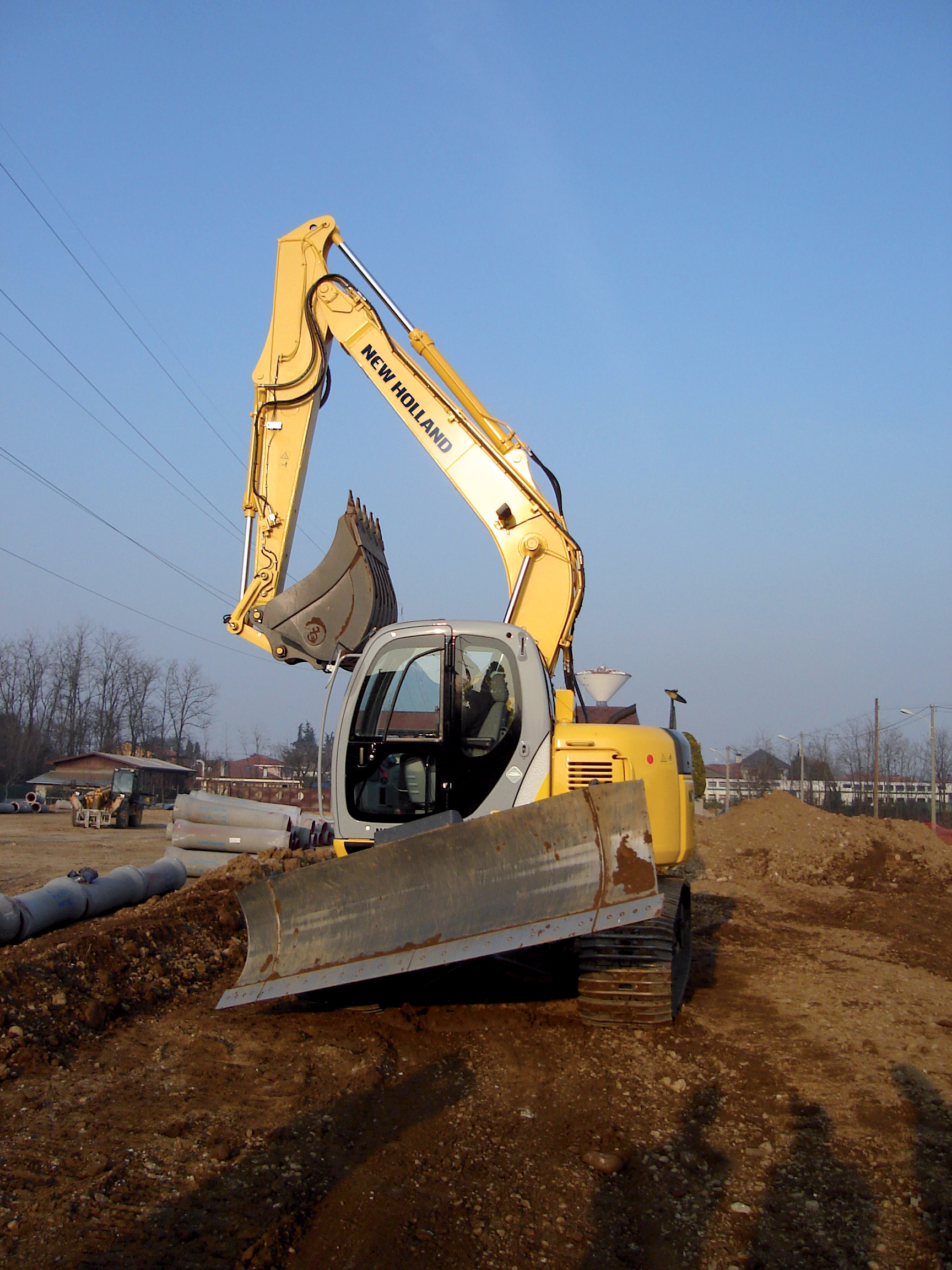 The new Blade Runner Series B from New Holland combines the characteristics of a crawler excavator and a crawler dozer. New Holland Blade Runner