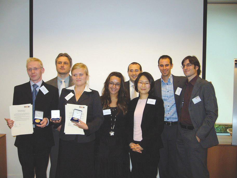 R2R project winners are seen with the presenters of the awards Picture of R2R project winners