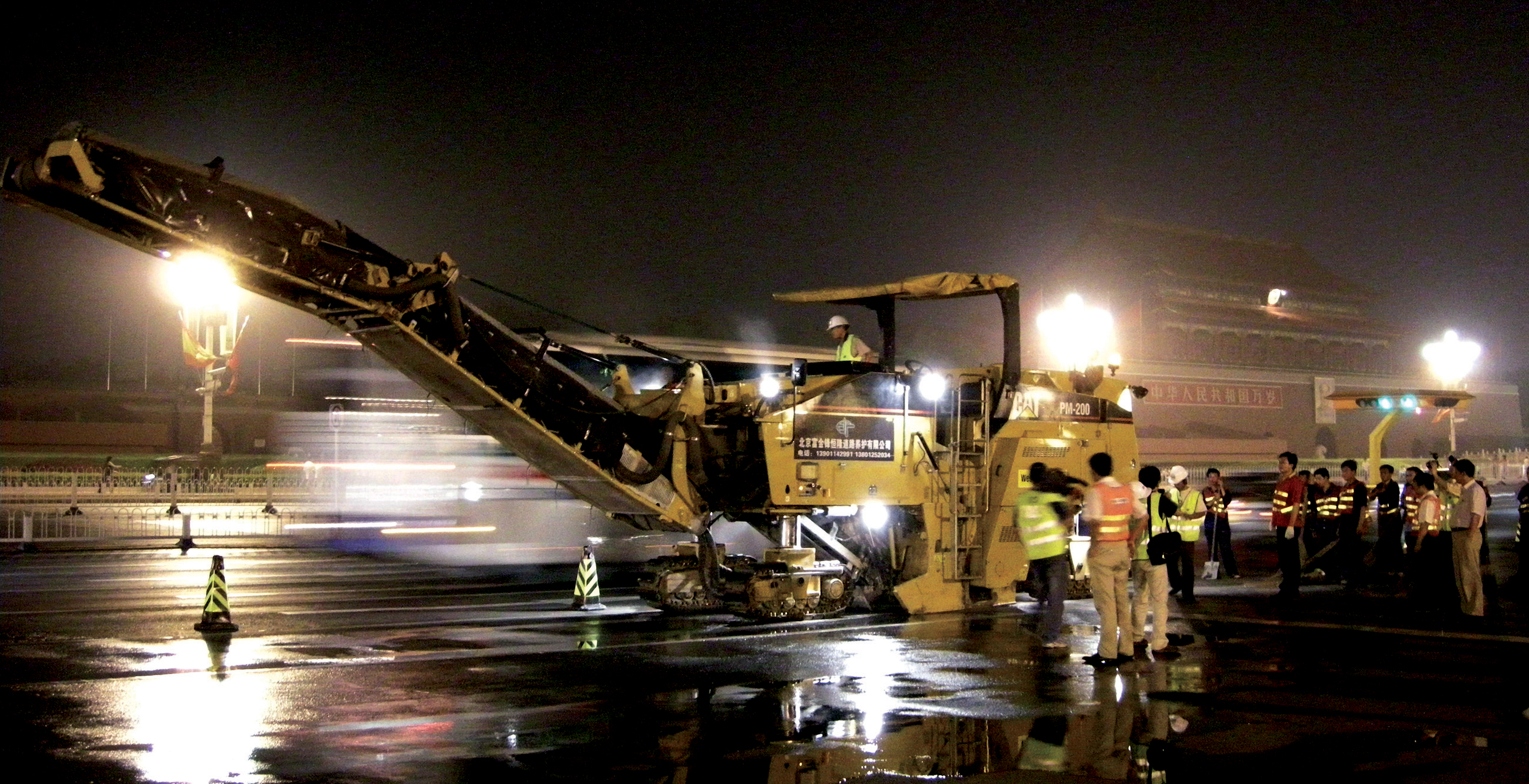 Working at night the Cat PM-200 cold planer helped prepare one of Beijing's most famous streets for the Olympic marathon race Cat PM-200 working at night