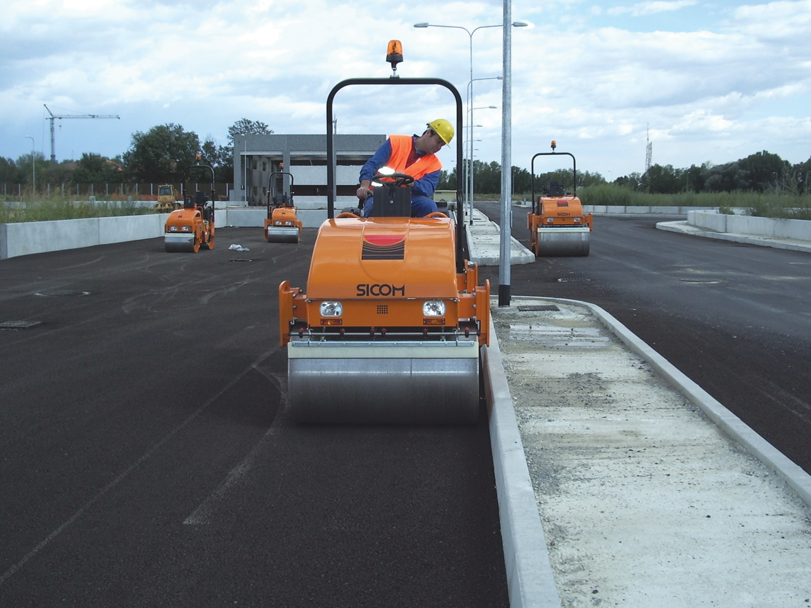 The well-proven Safer-Sicom rollers will now be marketed more widely on the international circuit following the firm's deal with an Asian company Safer-Sicom roller paving road
