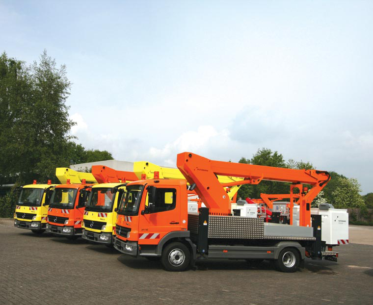 The four STEIGER T 180 aerial platforms will be used on Greek highways STEIGER T 180 aerial platforms