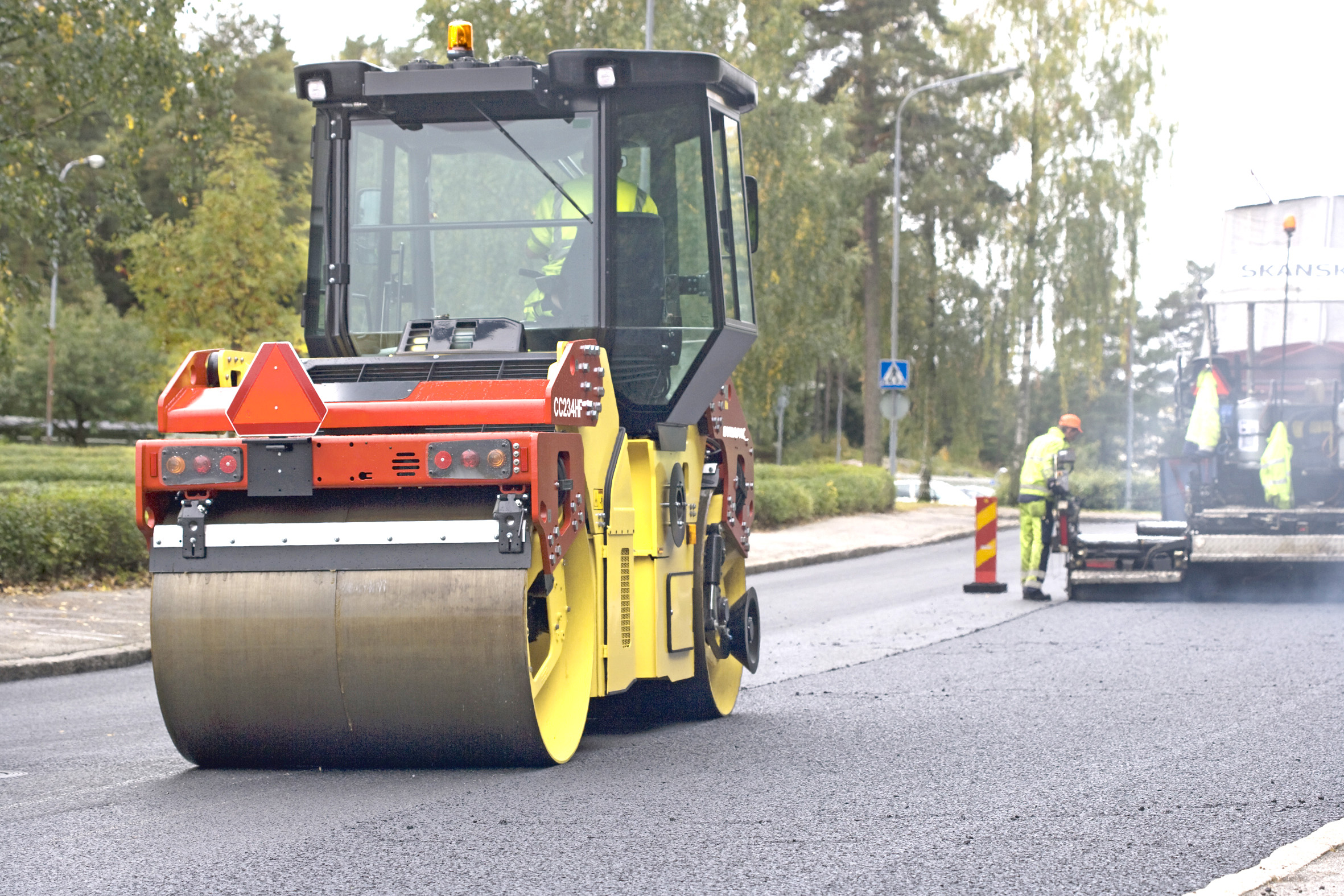 Ease of servicing and low running costs help to make the new Dynapac compactors cost-effective Dynapac compactors