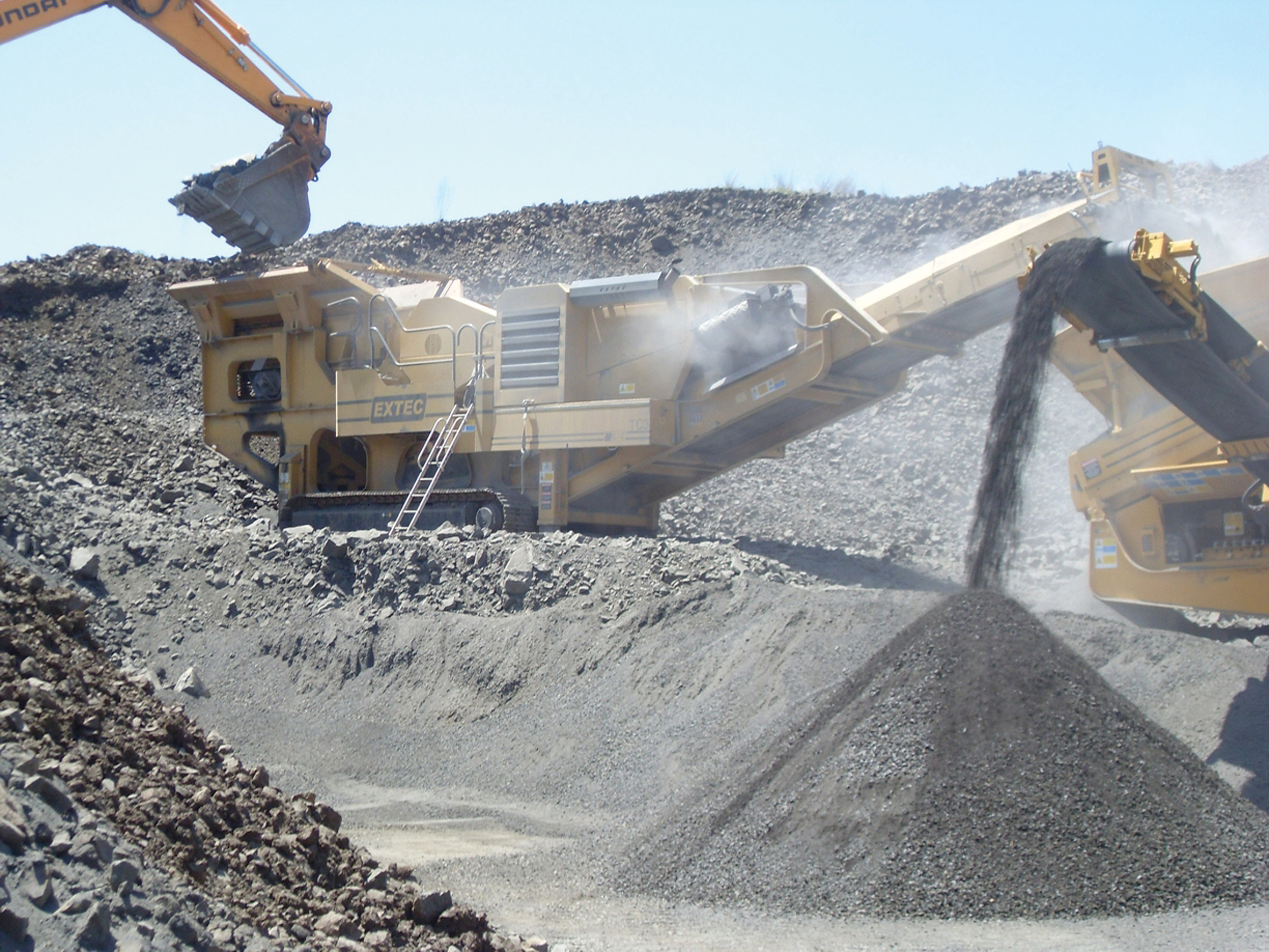 M&M used its fleet of Extec crushing and screening equipment to meet demand for aggregates in the Richmond Valley M&M's Extec crushing and screening equipments