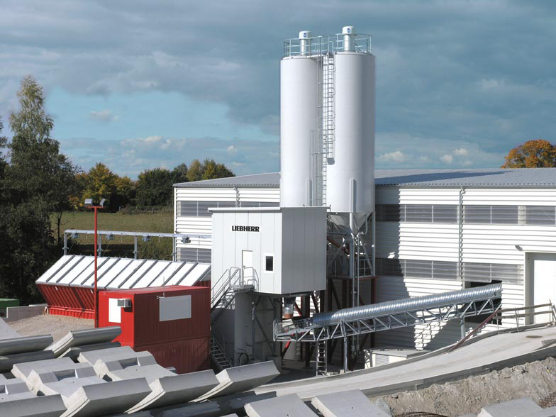 High precision concrete elements have been made for an Austrian tunnel project, with help from a versatile Liebherr concrete mixer. Liebherr Compactmix 1.0 plant
