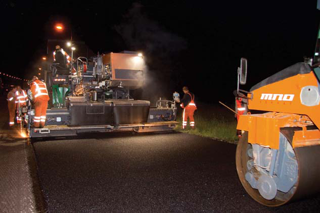 Compaction equipment from Hamm was used to complete the surface work carried out by the Vögele paver Vögele paver