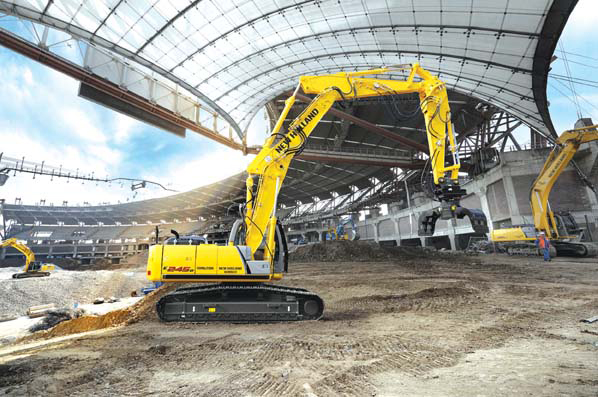 Two in one: New Holland's new E 245B Multifunction crawler excavator is a single machine for operations normally requiring two different ones New Holland's new E 245B Multifunction crawler excavator