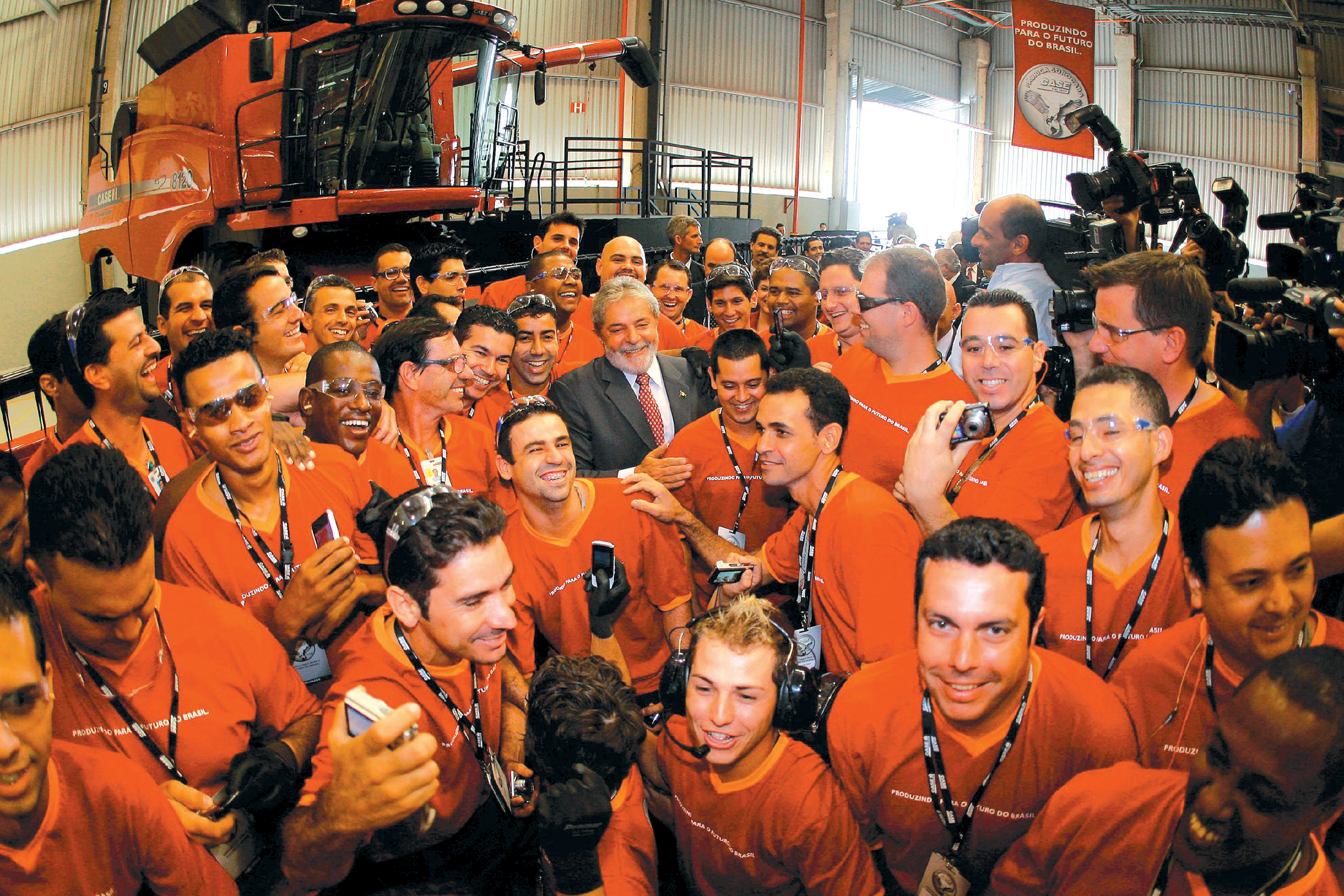 CNH employees celebrate the opening of the new complex CNH employees celebrating