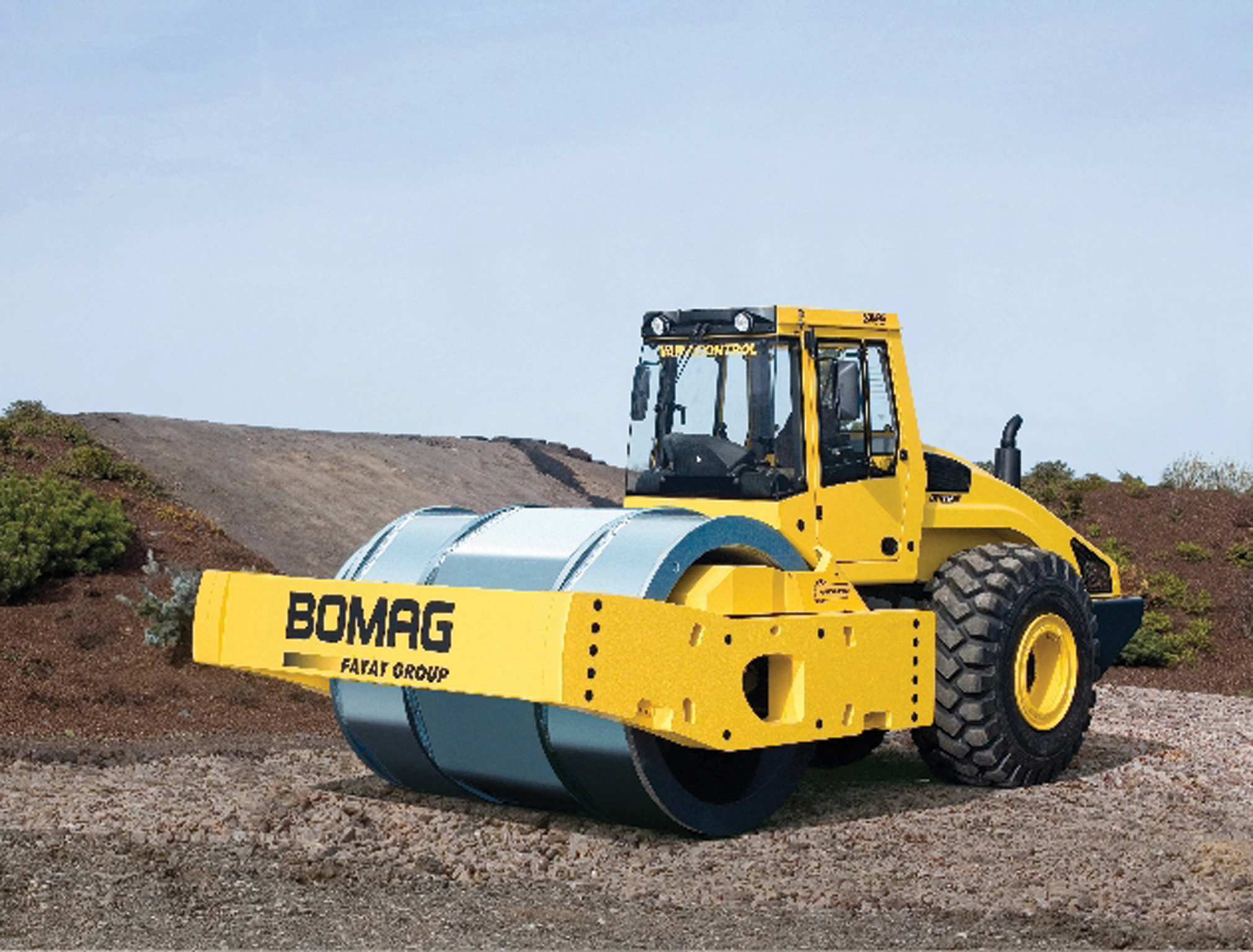 The new BW332 allows a compact-in-place method and specified soil bearing capacity can be achieved using this single drum roller alone according to BOMAG BOMAG's new BW332 single drum roller