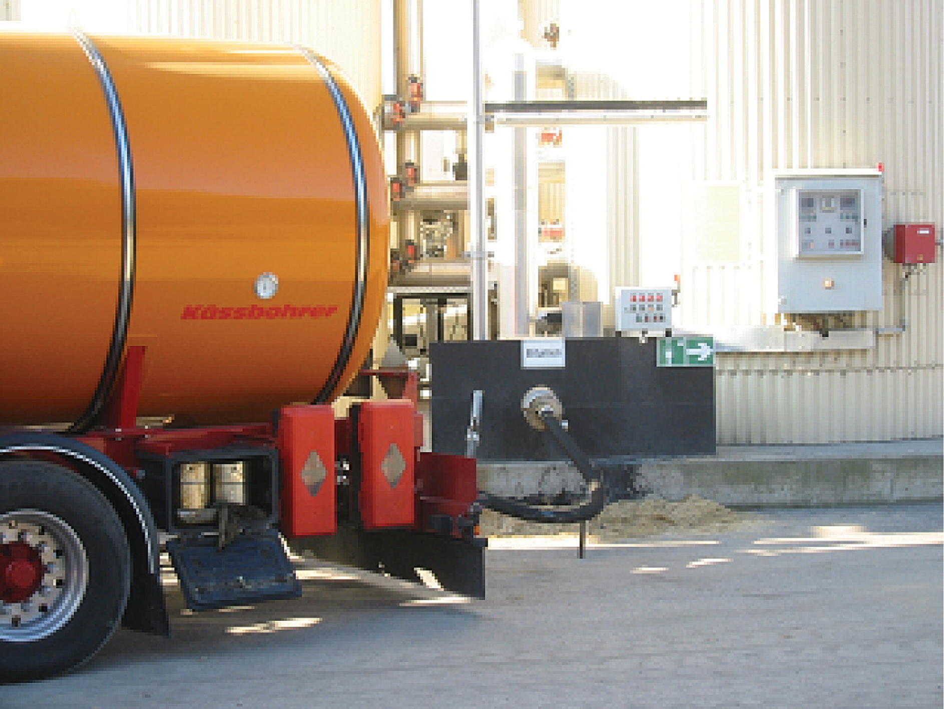 BP Bitumen's SafetyFirst initiative aims to help partners better understand some of the main hazards associated with bitumen storage and handling Bitumen tanker