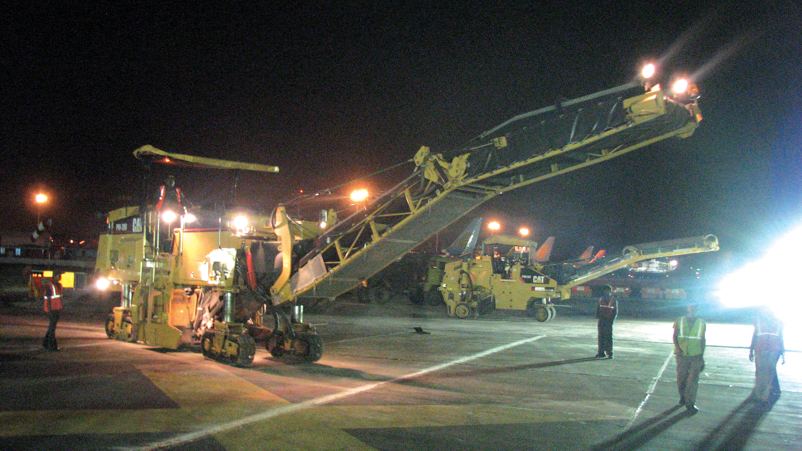 Caterpillar's new 2m PM200 cold planer at Mumbai airport Work on milling and ashpalting of Mumbai Airport