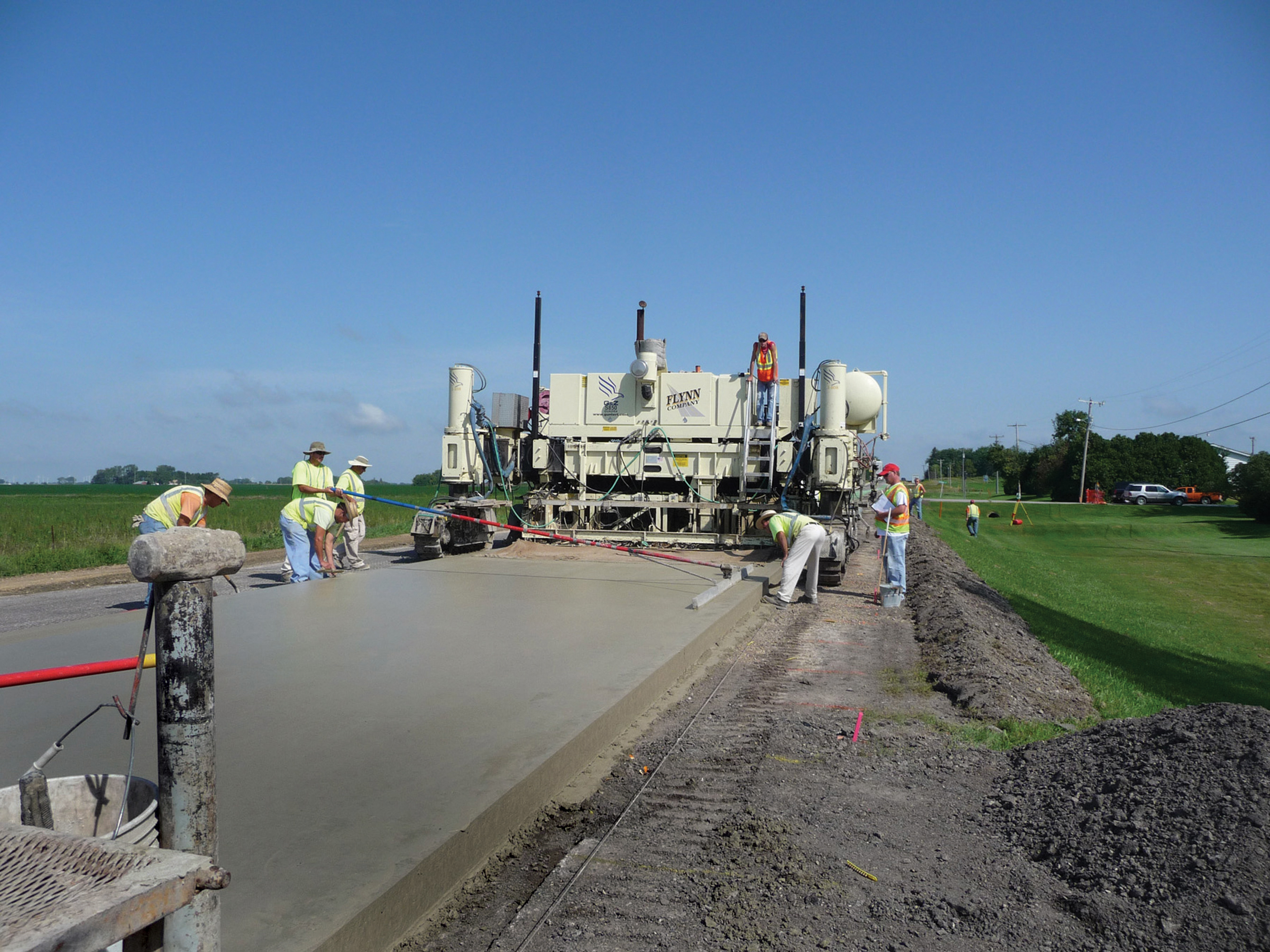 In Iowa a Guntert & Zimmerman S850 paver was equipped with the Leica Geosystems' Pavesmart system to carry out a key highway upgrade Guntert & Zimmerman S850 Paver at work