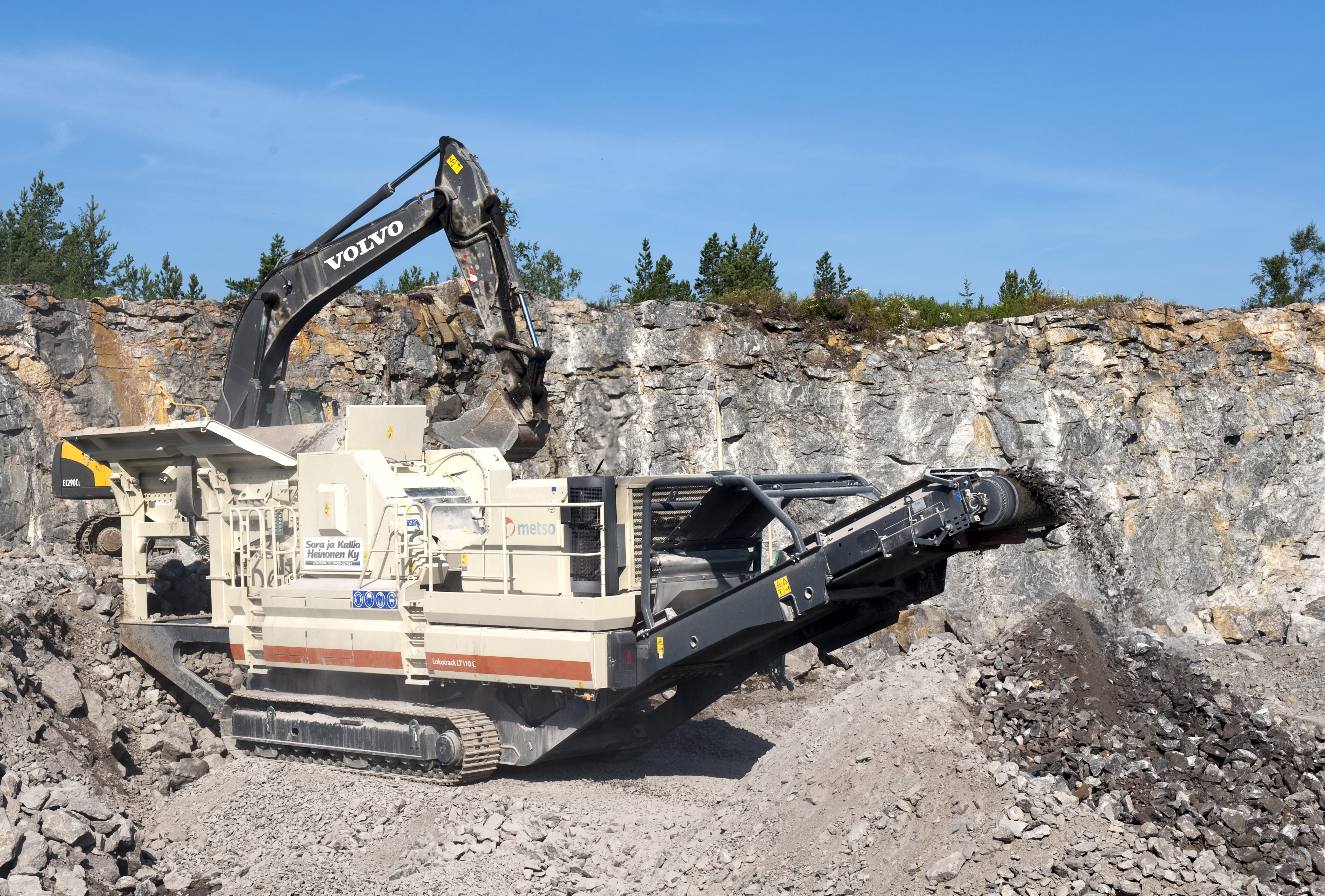 Metso's Lokotrack LT110C primary jaw crusher can be combined to build a complete mobile crushing and screening plant Lokotrack LT110C