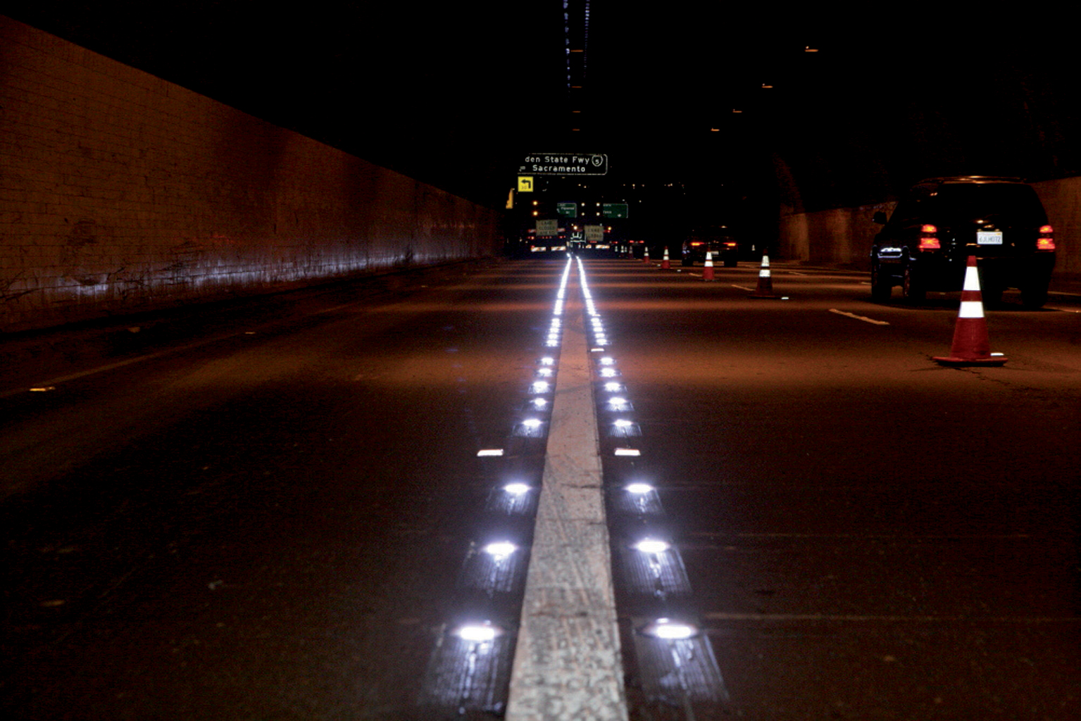 3i Innovation's Smartstuds in use on a dynamic lane in Los Angeles, California, the first of its kind to be introduced in the state Smartstuds lights