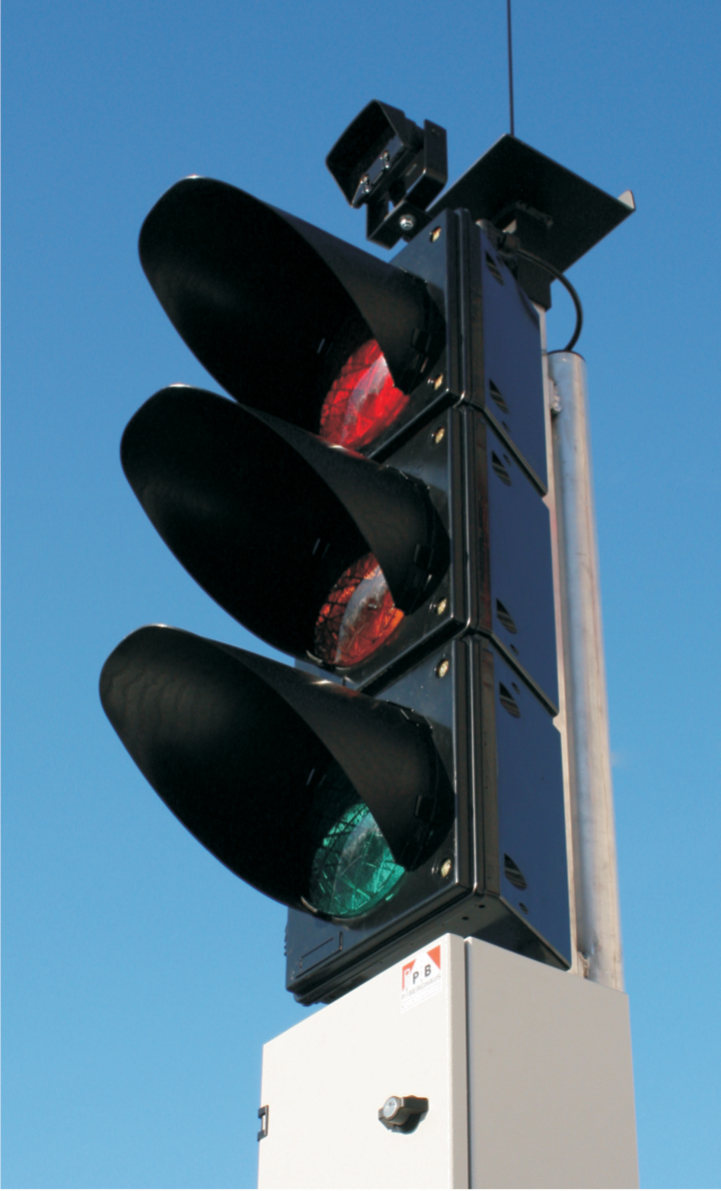 Peter Berghaus's MPB 3400 traffic light system is offered for many different applications traffic light system