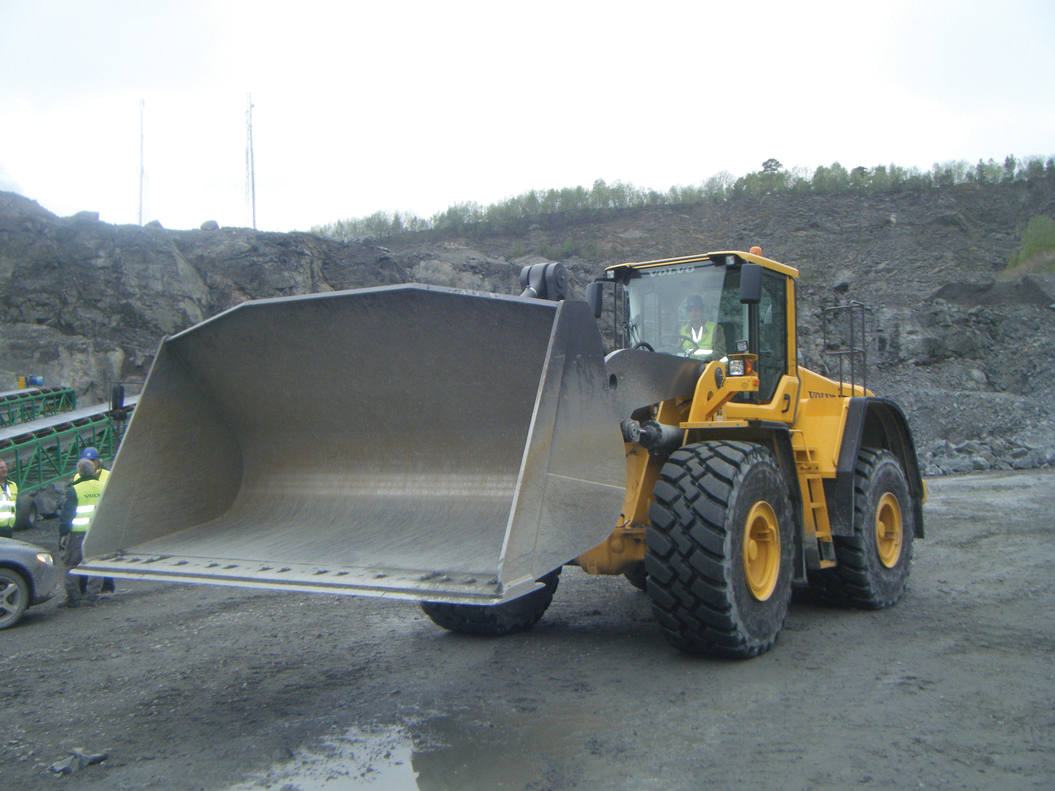 Volvo CE's innovative OptiShift wheeled transmission system can deliver significant fuel efficiency savings Volvo wheel loader