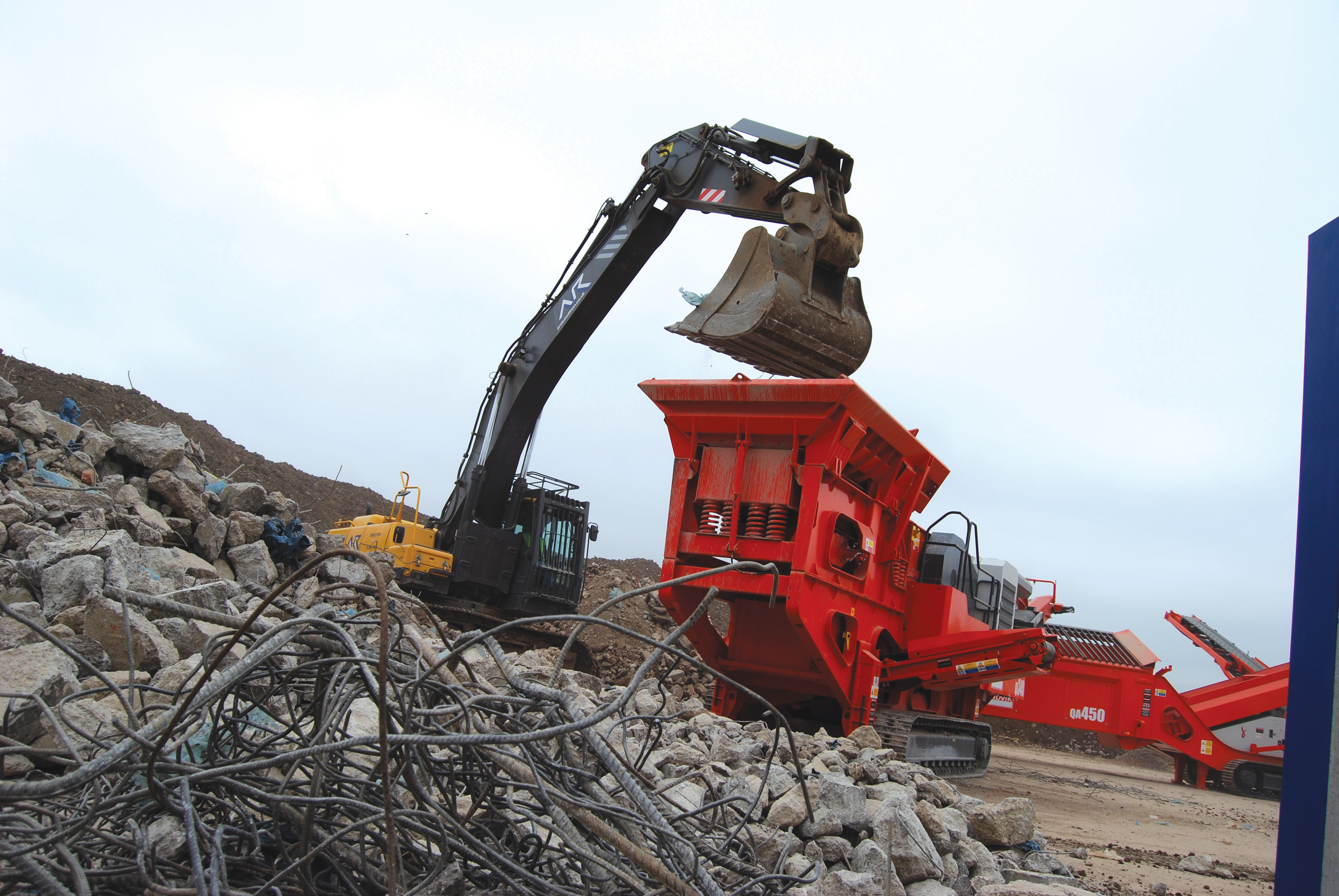 AR Aggregates is producing high quality recycled aggregates using its new Sandvik crushing and screening plant Sandvik crushing and screening plant