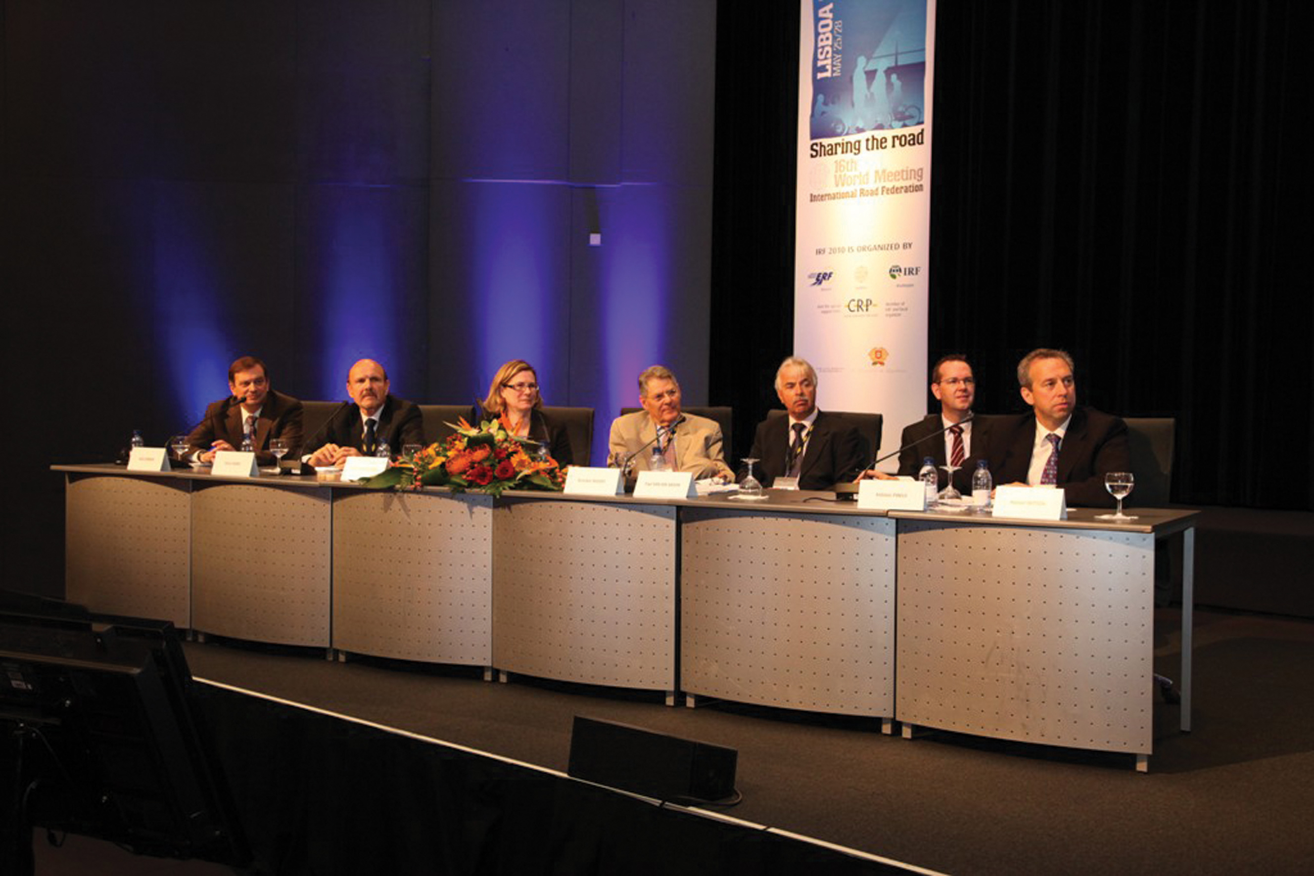 Panellists at the IRF-PIARC round table event discussing the issue of personnel shortages in the transport sector panelists at the IRF-PIARC round table