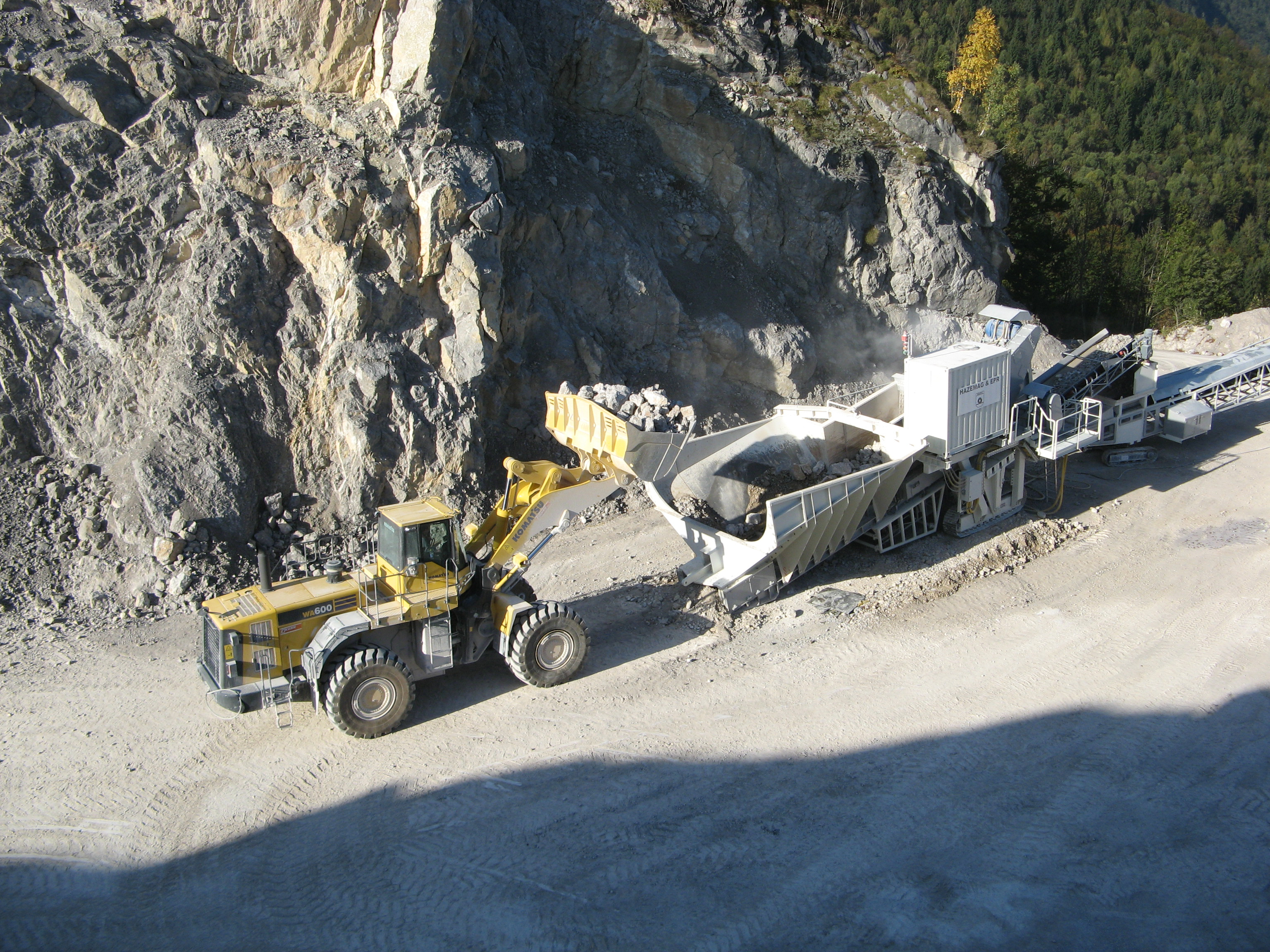 The Hazemag impact roll crusher SB 1515 R with integrated roller screen The Hazemag impact roll crusher SB 1515 R with integrated roller screen