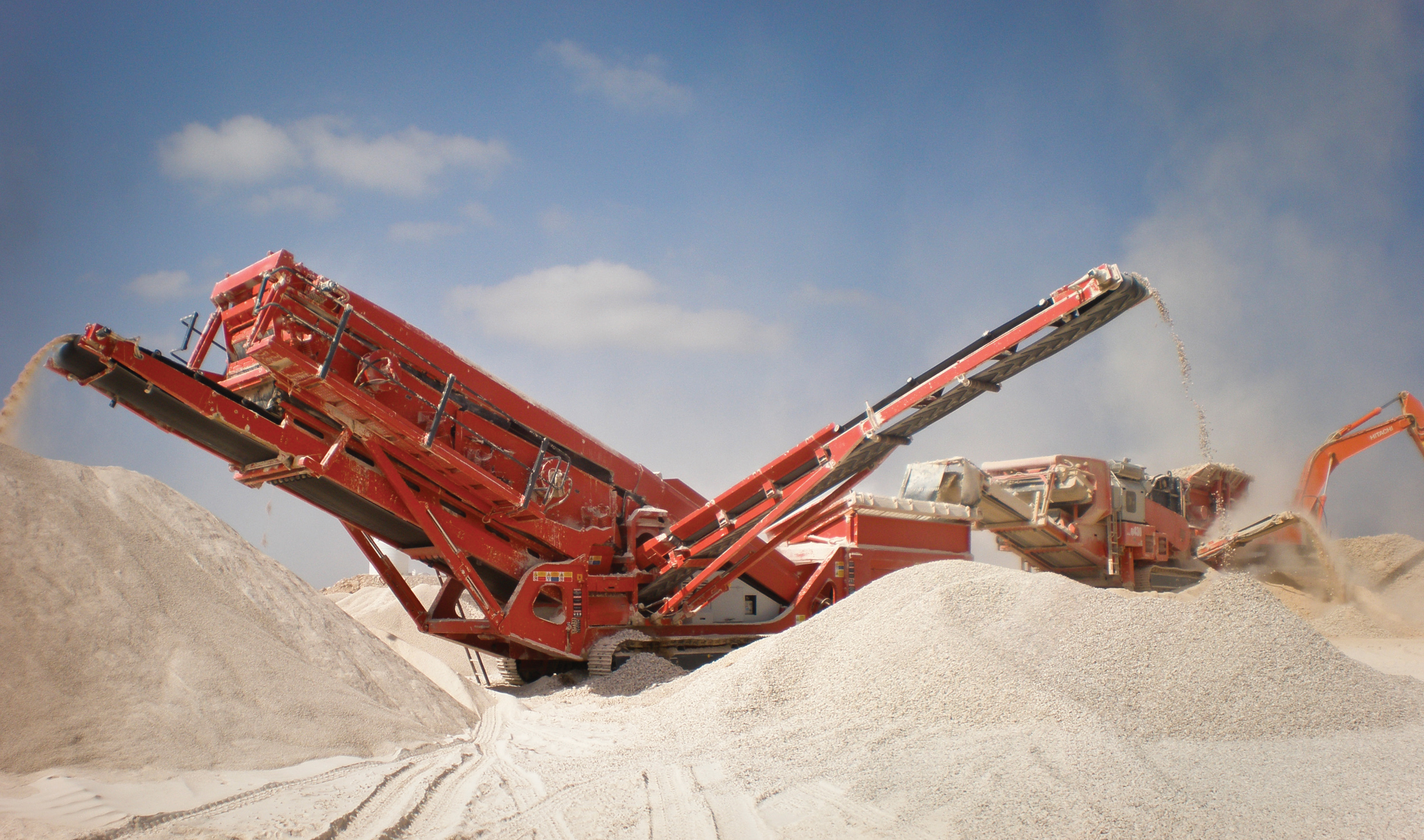 The Sandvik crushing and screening plant is proving highly versatile at processing materials for a key highway project in the United Arab Emirates Sandvik Mining and Construction