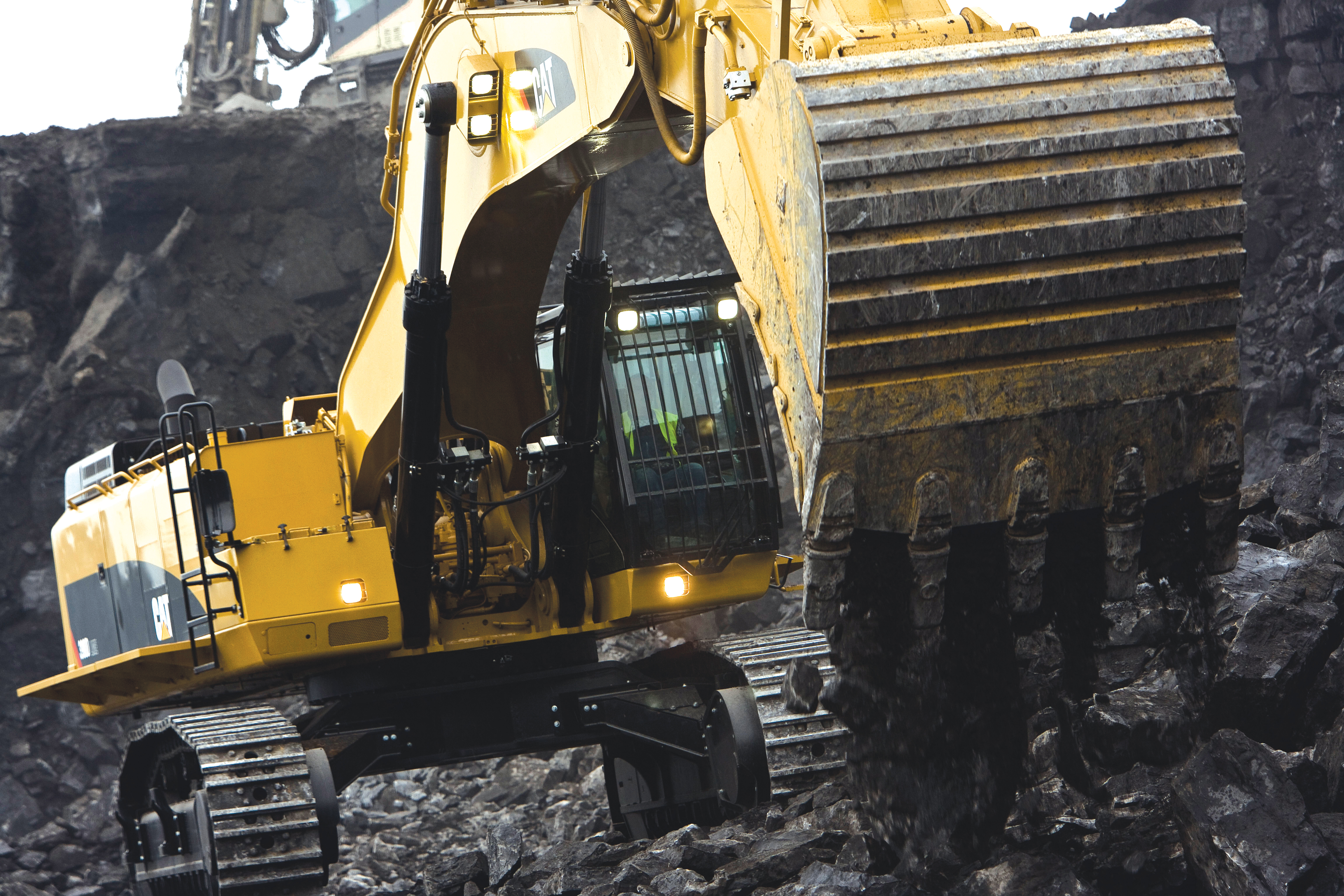 Caterpillar's powerful 390D offers versatility with a factory fitted universal quick-coupler circuit available Caterpillar's 390DL