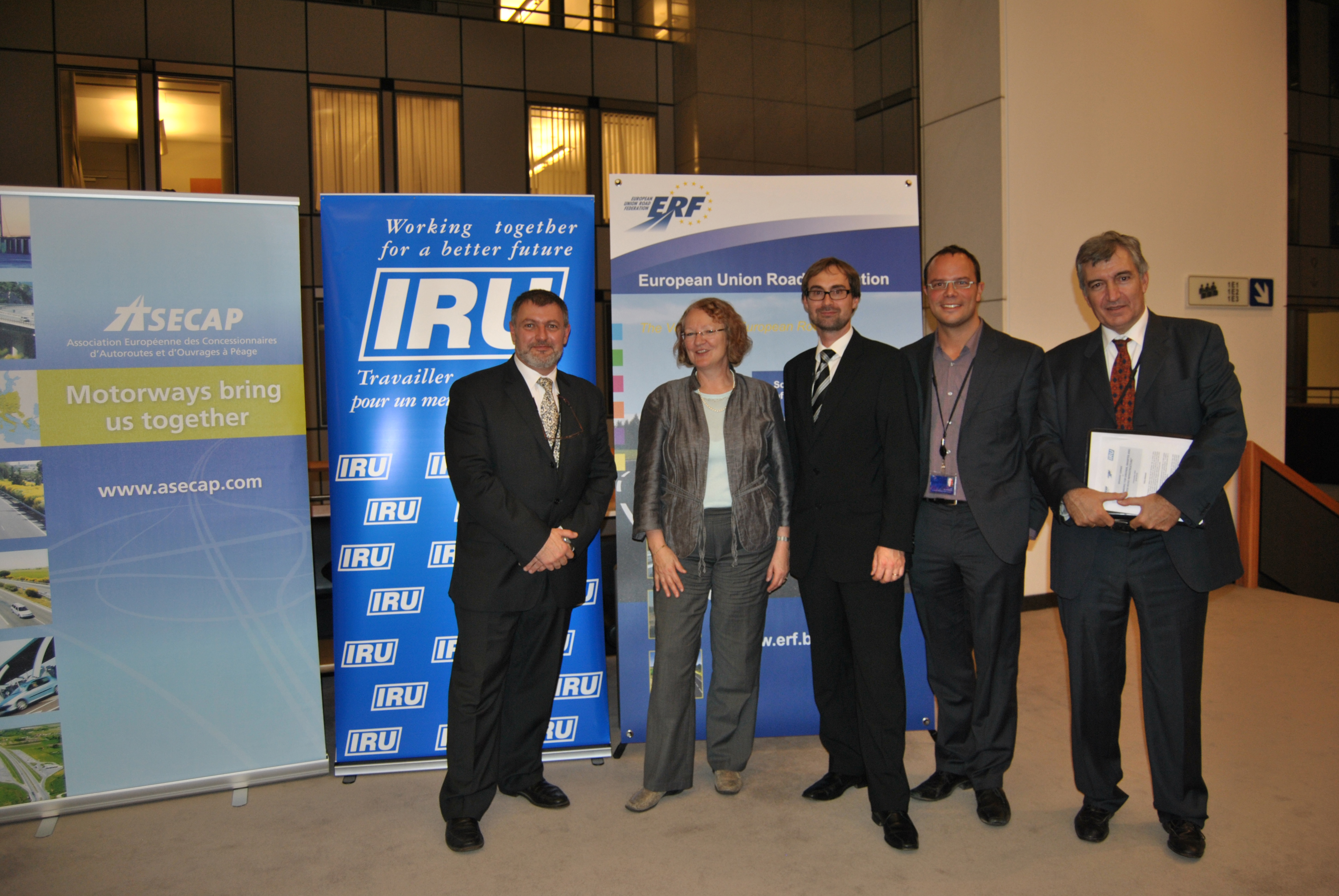 Officials from ERU, IRF and ASECAP come together at the European Parliament in Brussels for a key debate on Fair Charging for Greener, Smarter and Safer Road infrastructure ERF, IRU & ASECAP Officials