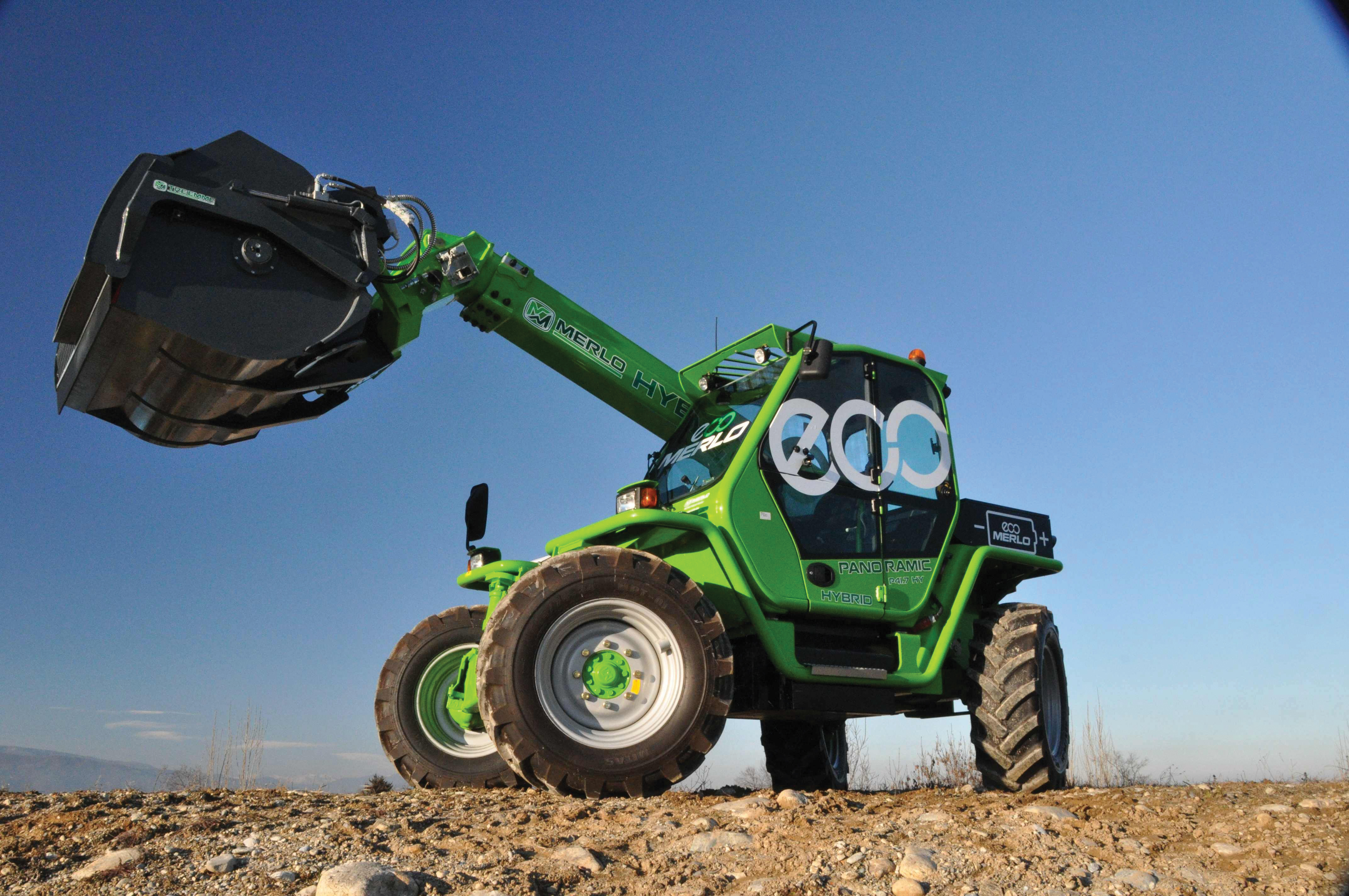Merlo's panoramic P 41.7 hybrid lifting appliance Merlo P 41.7
