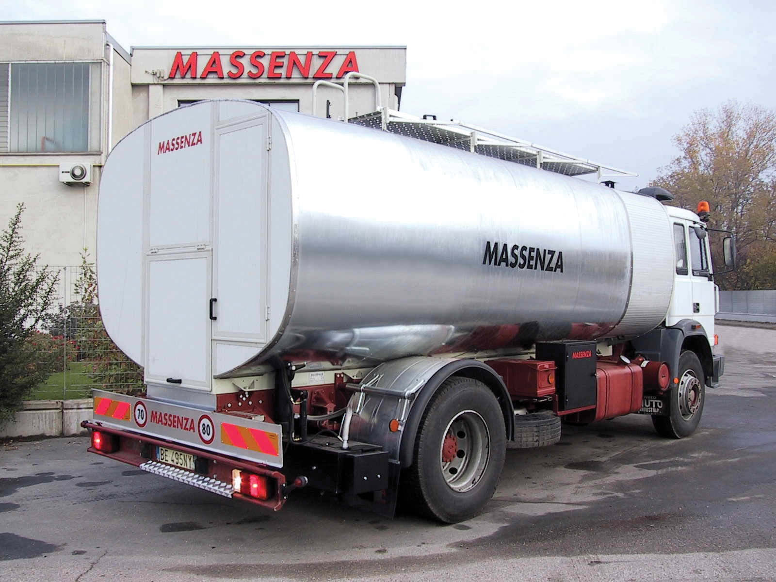Massenza's advanced state-of-the-art emulsion spraying tank Massenza's spraying tank