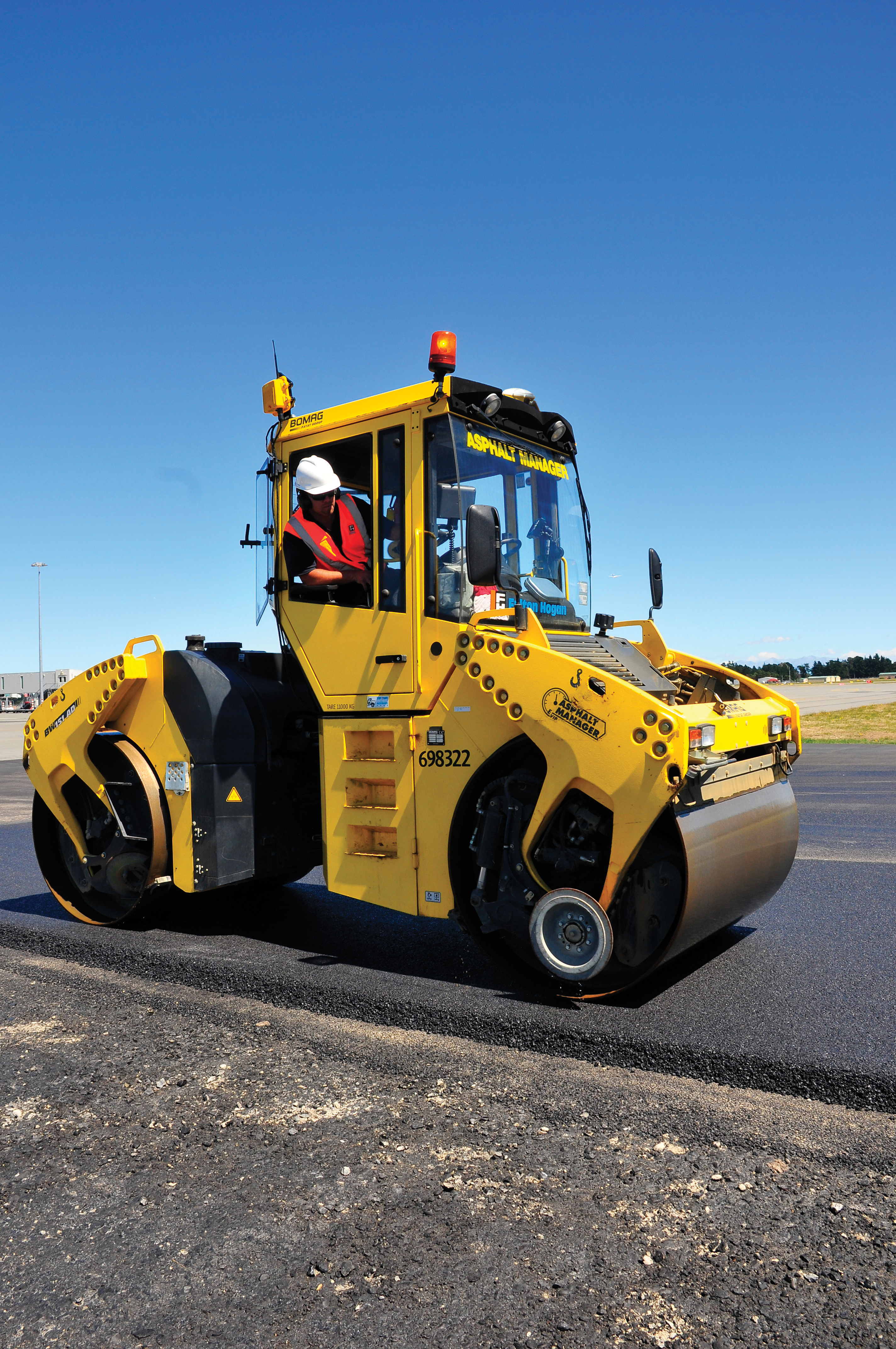 The new Trimble compaction monitoring system can combine GPS position data with heat measurementto ngive an operator an effective guide that boosts working efficiency Trimble Compaction monitoring system