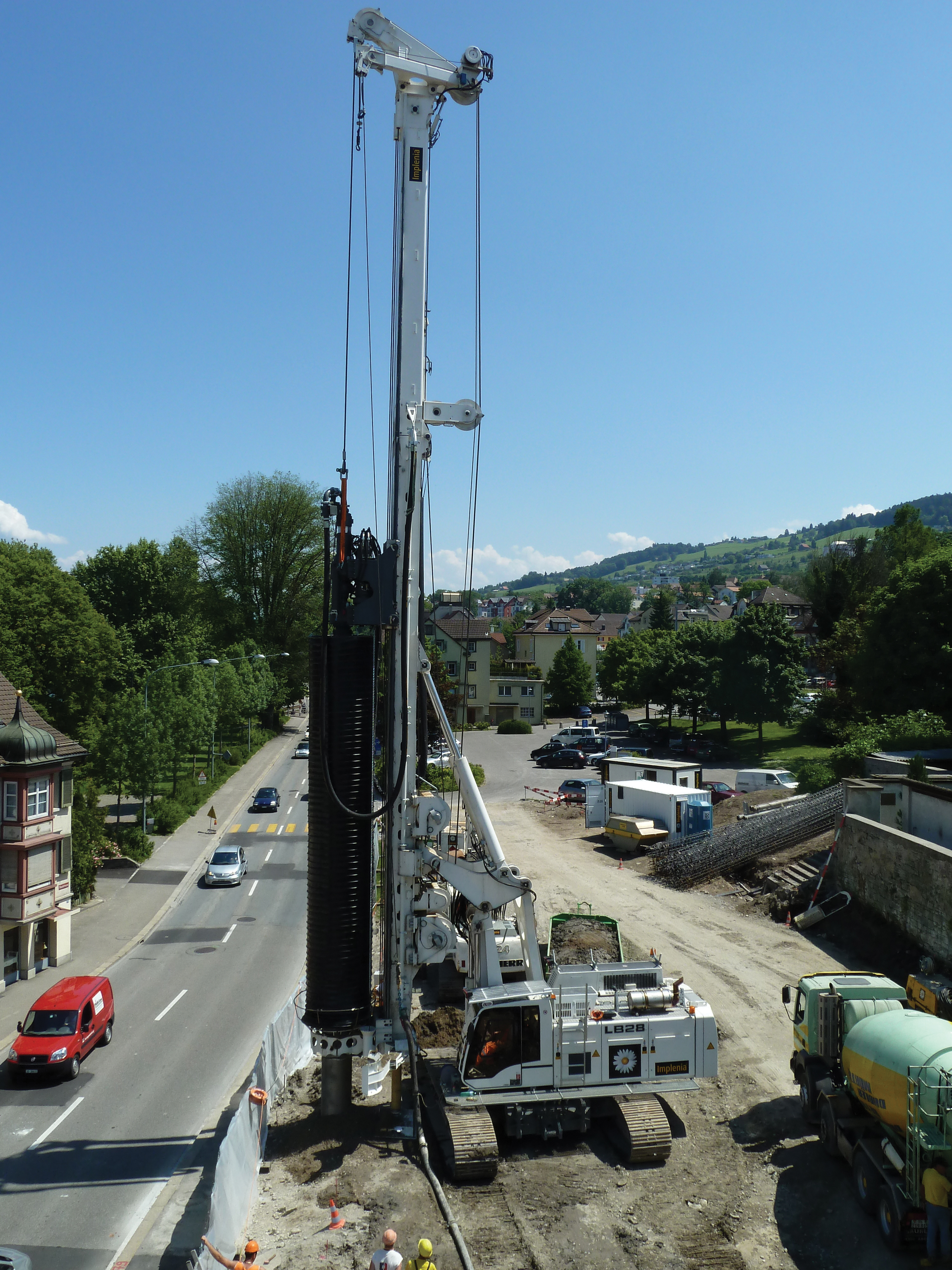 A powerful Liebherr rotary piling rig was able to carry out a tricky construction project in Rorschach next to a key road link Liebherr rotary piling rig
