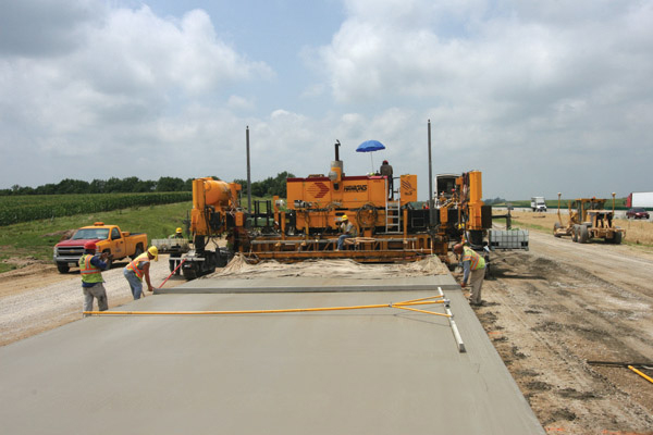 Hawkins says that the Leica geosystems stringless package fitted to its G&Z pavers is easy to use and learn G&Z paver in action