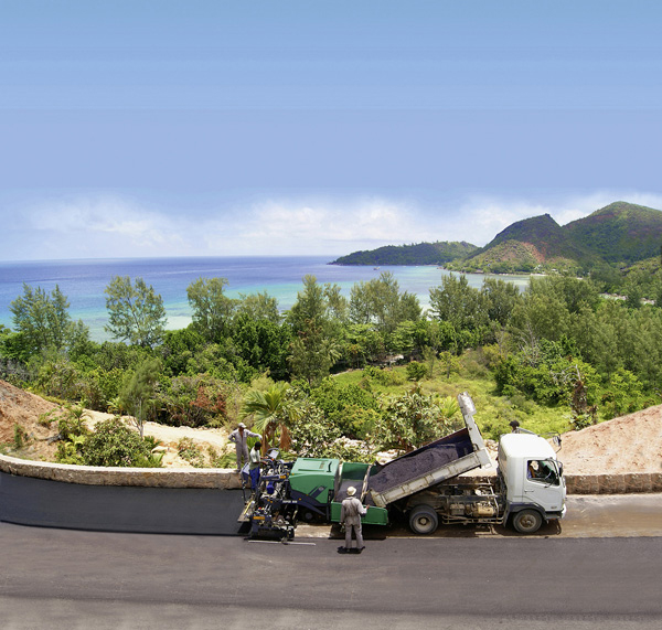 The Vögele paver is coping with tough conditions Paving in the saychelles