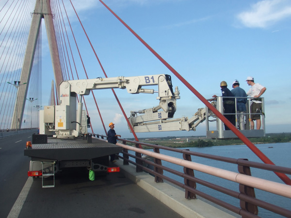 The Barin Bridge inspection unit is playing a key role in ensuring inspection and maintenance on Vietnam's Cuu Long (Can Tho) bridge, which measures some 2.75km long by 23.1m wide Vietnam Bridge inpsection