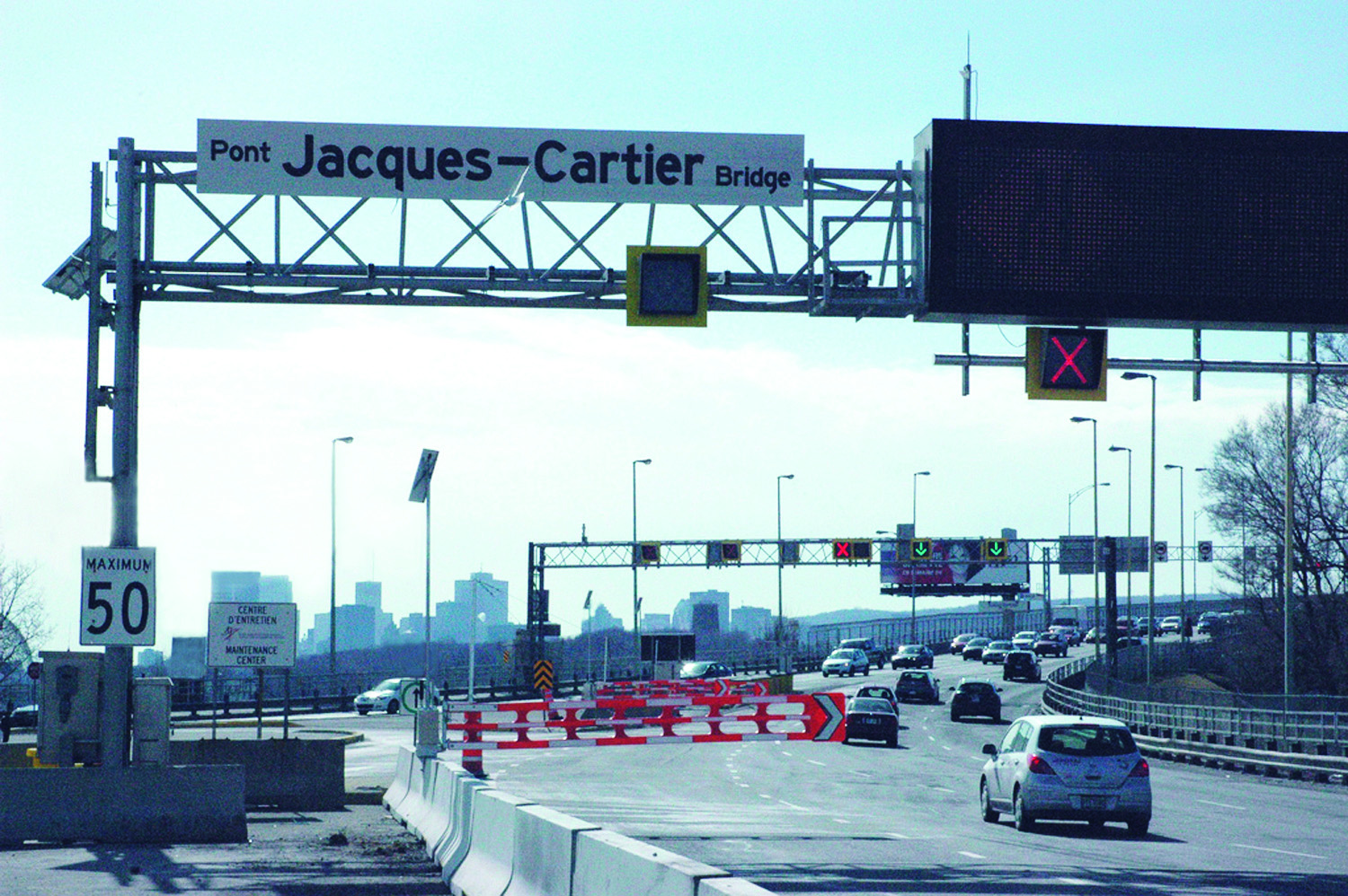 Versilis’ SwiftGate automated lane closure system on the Jacques Cartier Bridge Jacques Cariter Bridge
