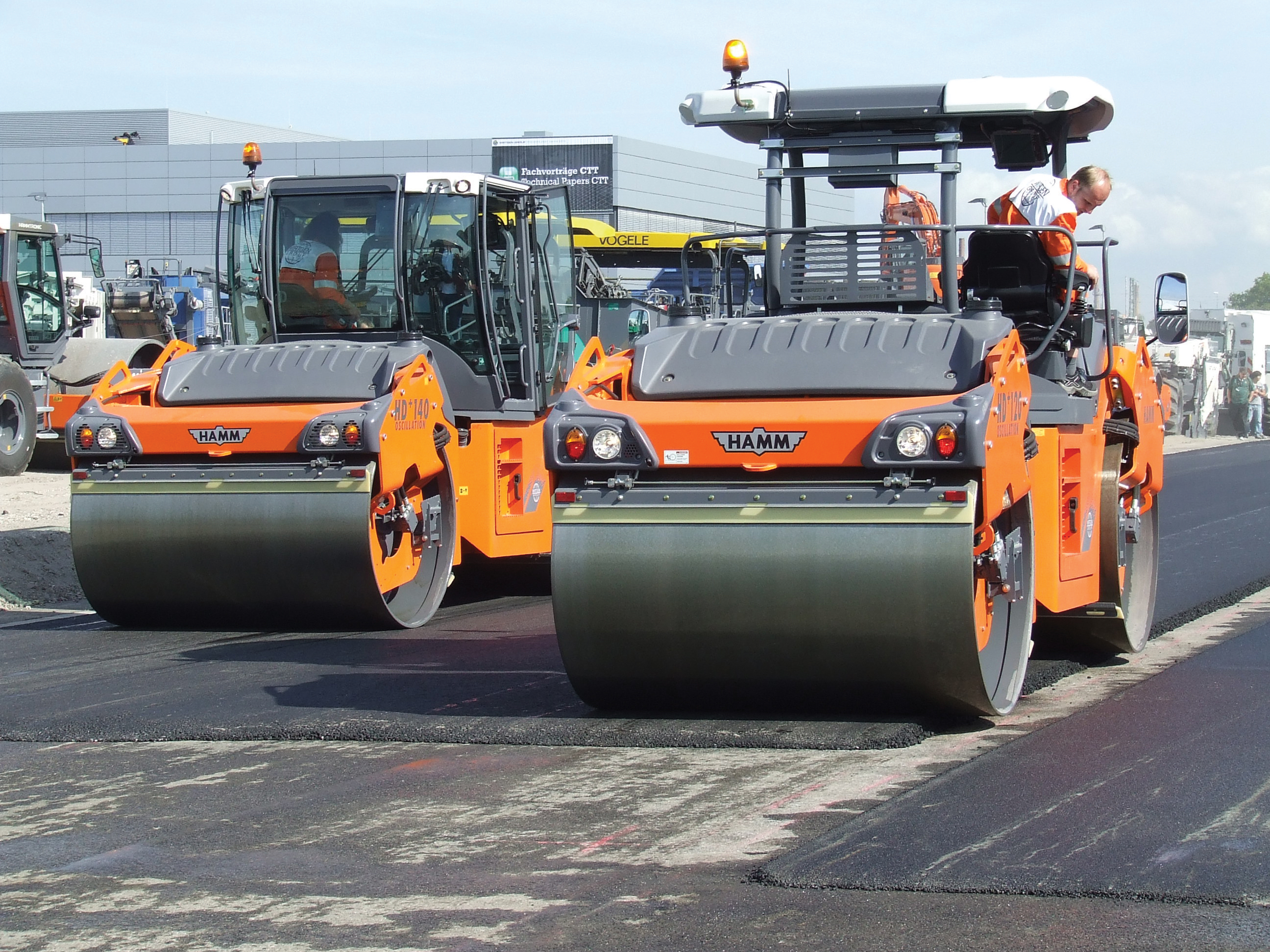 The innovative Hamm HCQ and drum oscillation systems were demonstrated at the Wirtgen Group’s Technology Days event in late 2011 Hamm HCQ and drum oscillation systems