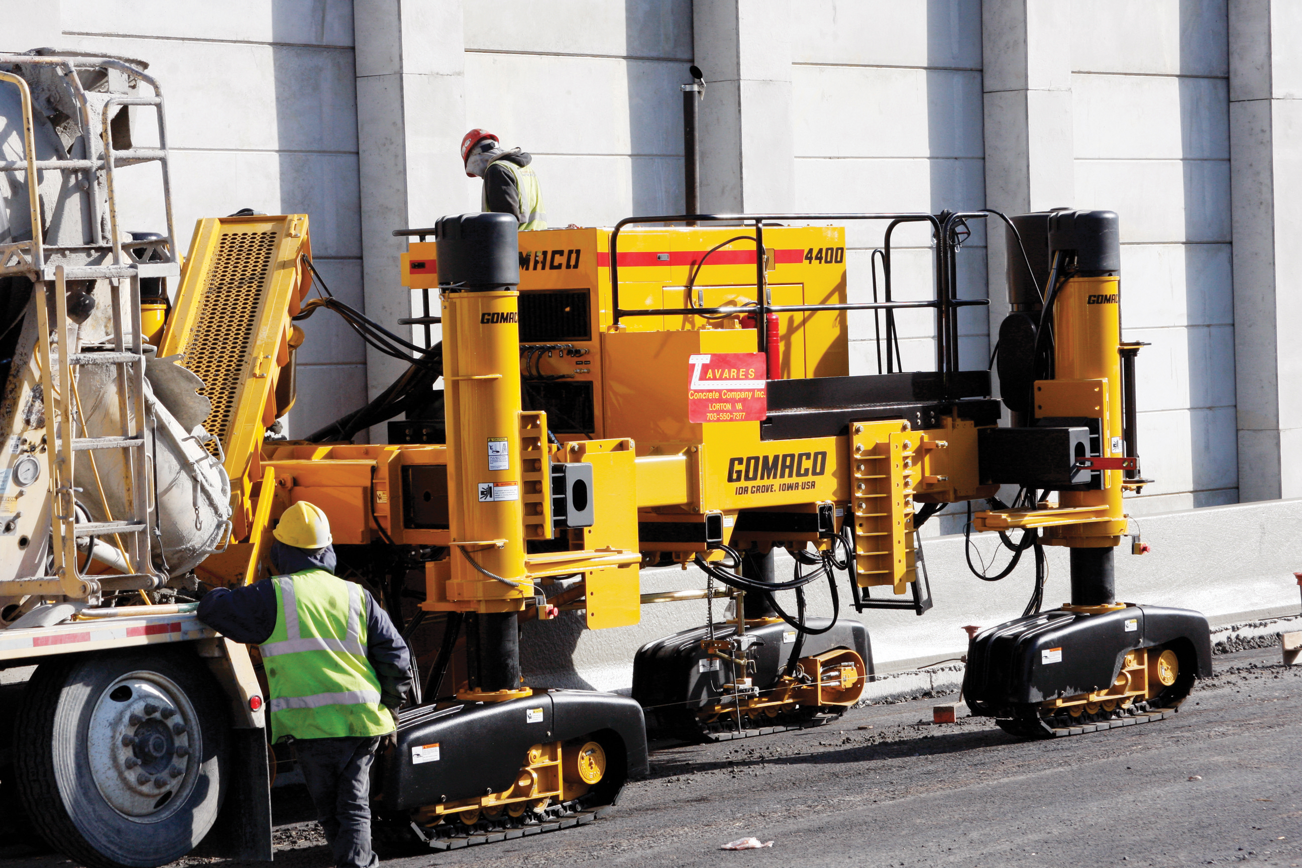 The 4400 machine from GOMACO has been designed to offer versatility combined with high paving quality 4400 machine from GOMACO