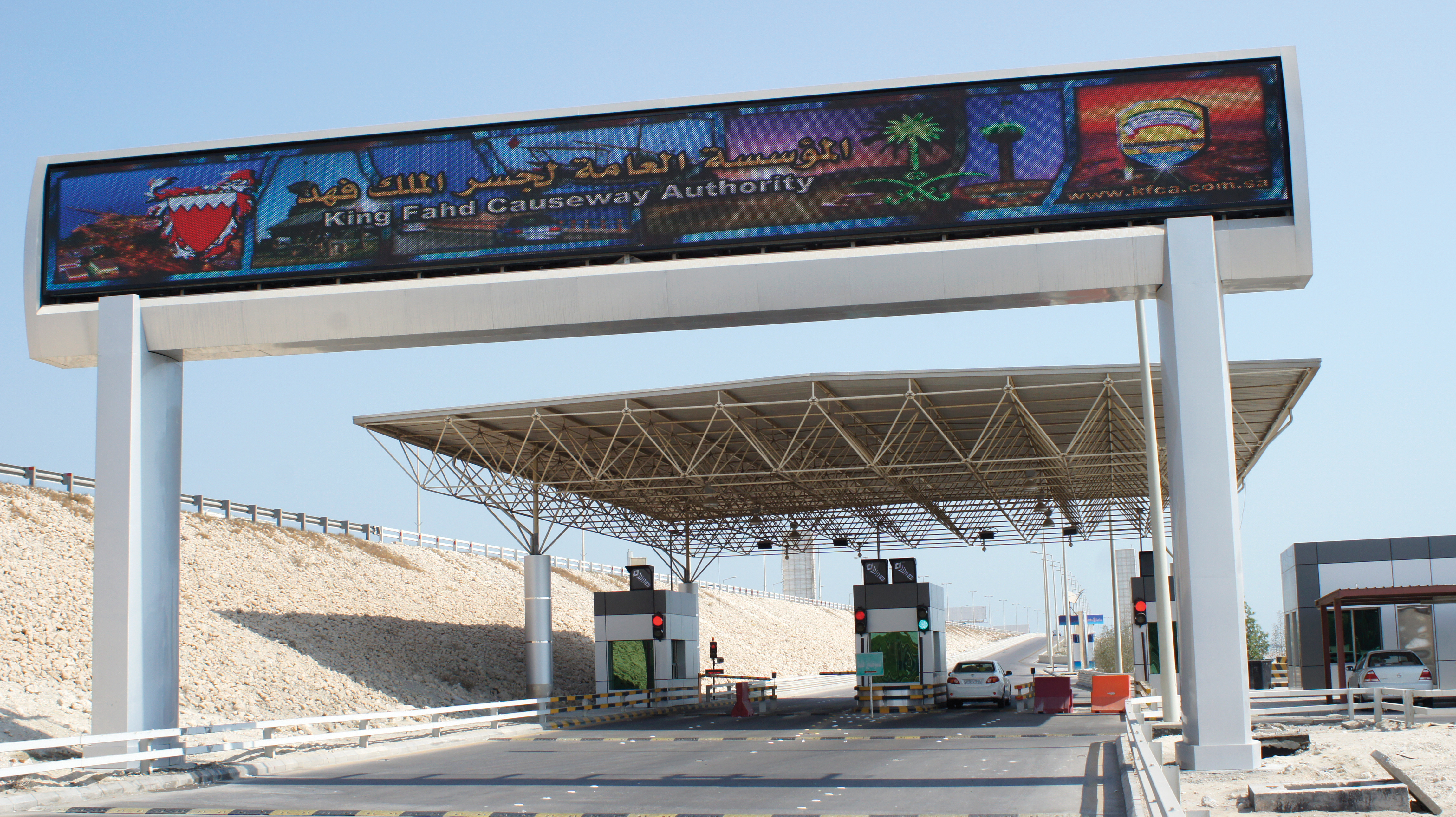Darktronics' HD12 LED video displays are on the King Fahed causeway, a 25km bridge that connect Saudi Arabia to Bahrain. Darktronics' HD12 LED video displays
