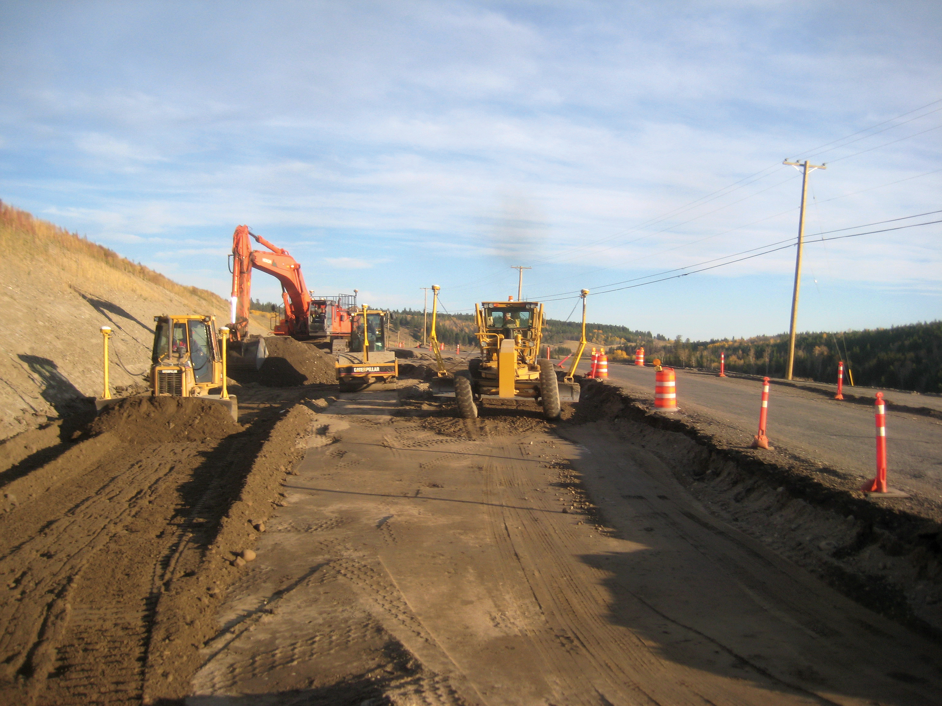 Using the latest machine control technology has helped speed work to improve a dangerous stretch of road in Canada. Using the latest machine control technology
