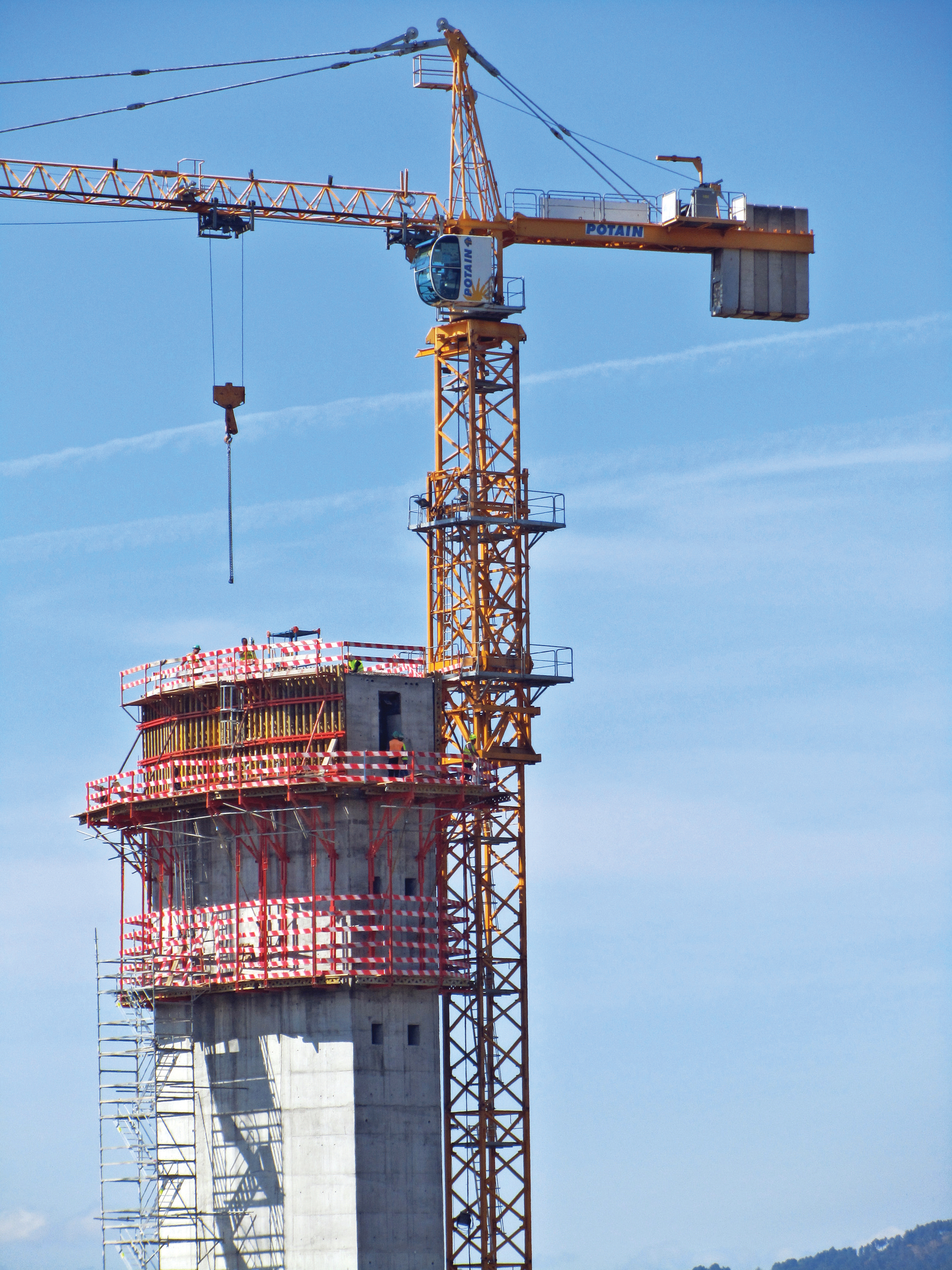 A high profile viaduct project is being carried out in Portugal using Manitowoc cranes Manitowoc cranes