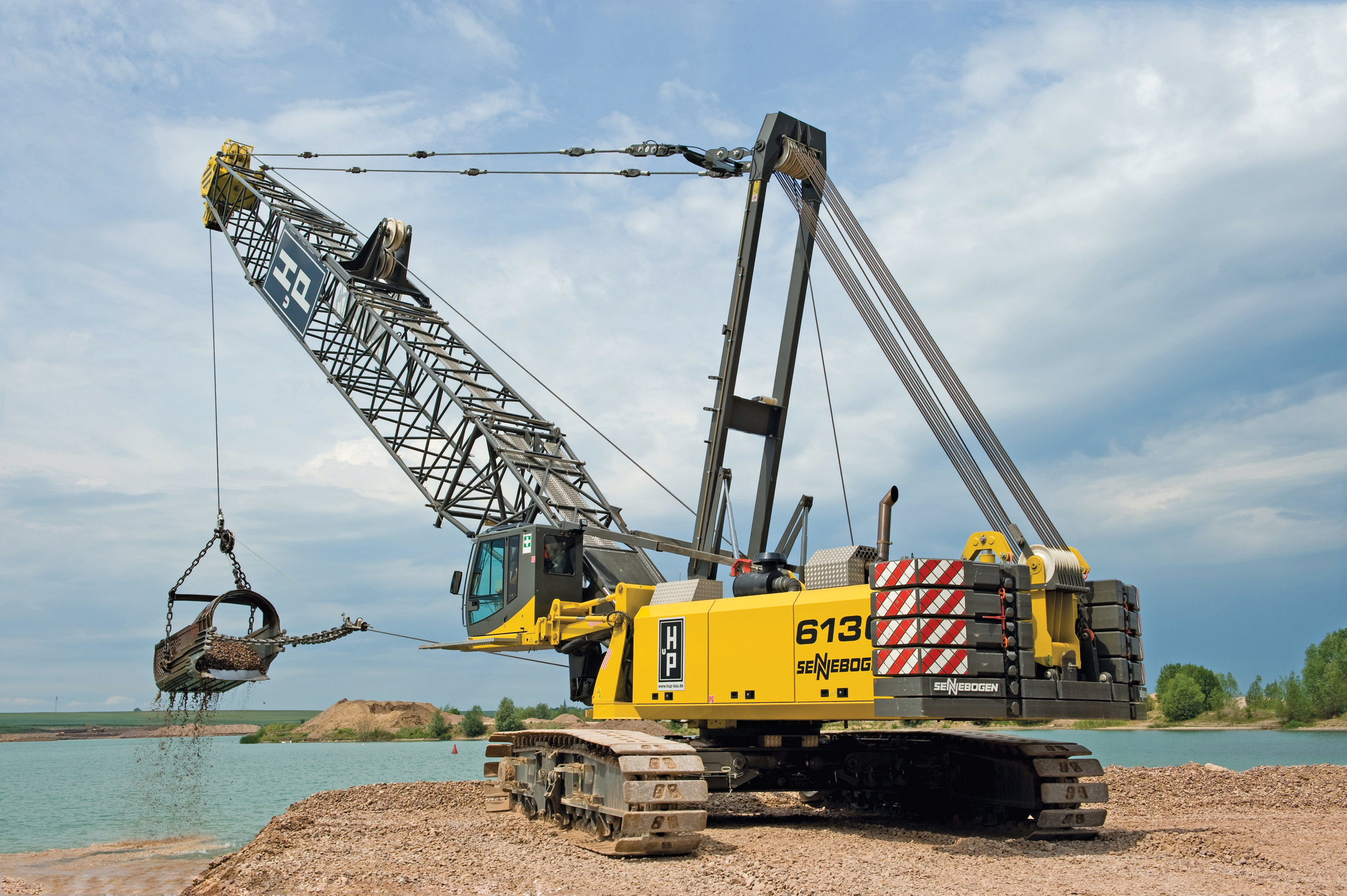 A Sennebogen crawler crane is giving good servive in a dragline application at a sand and gravel operation in Germany
Sennebogen crawler crane