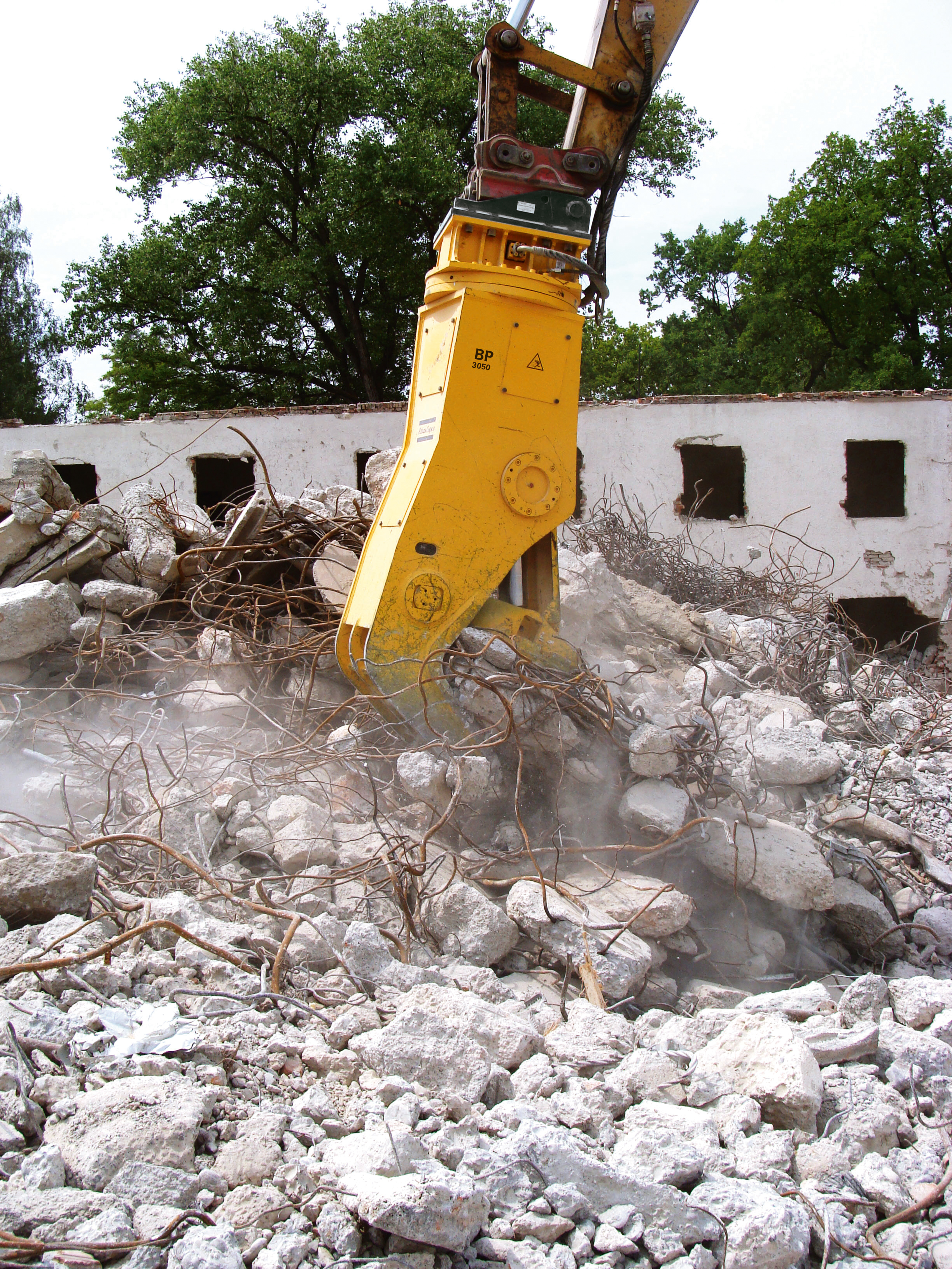 Atlas Copco claim to have the best machines for secondary demolition of reinforce concrete. Atlas Copco Jaw