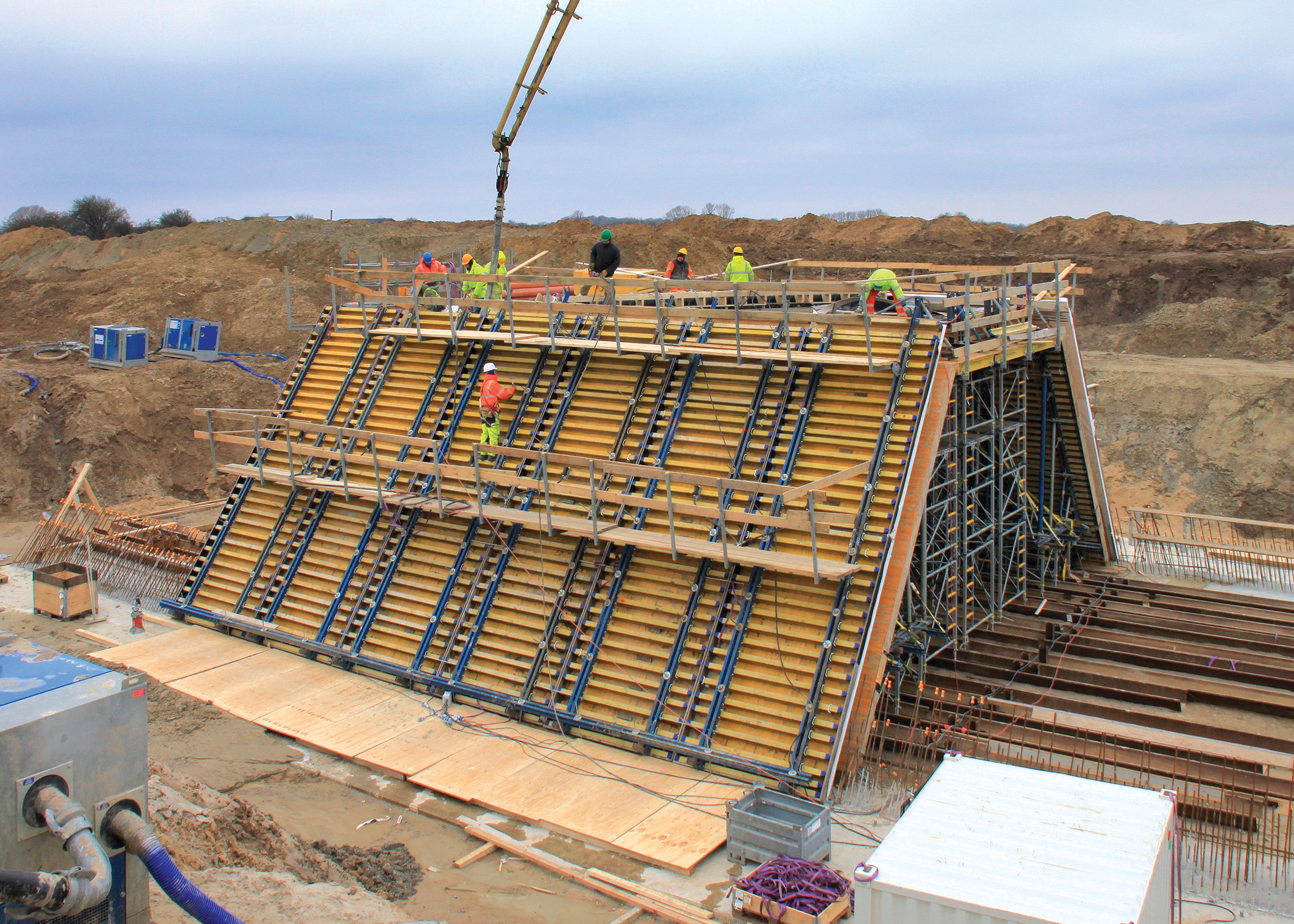 Doka formwork is being used on the M51 four-lane motorway in Denmark. Doka formwork used M51