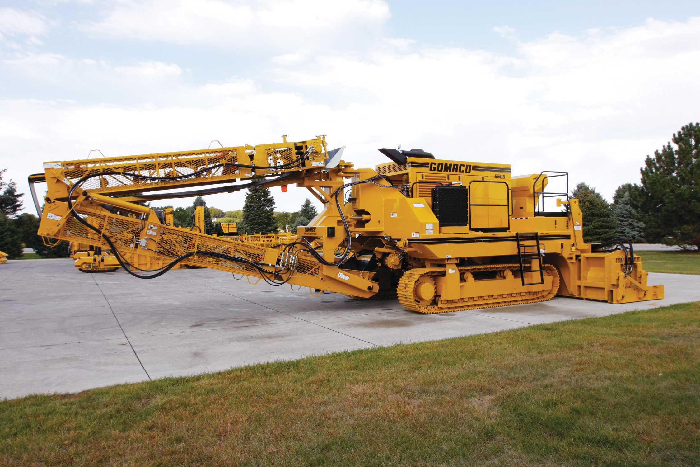 The Gomaco 9500 now features an optional folding rear conveyor belt for improved transportability
Gomaco 9500