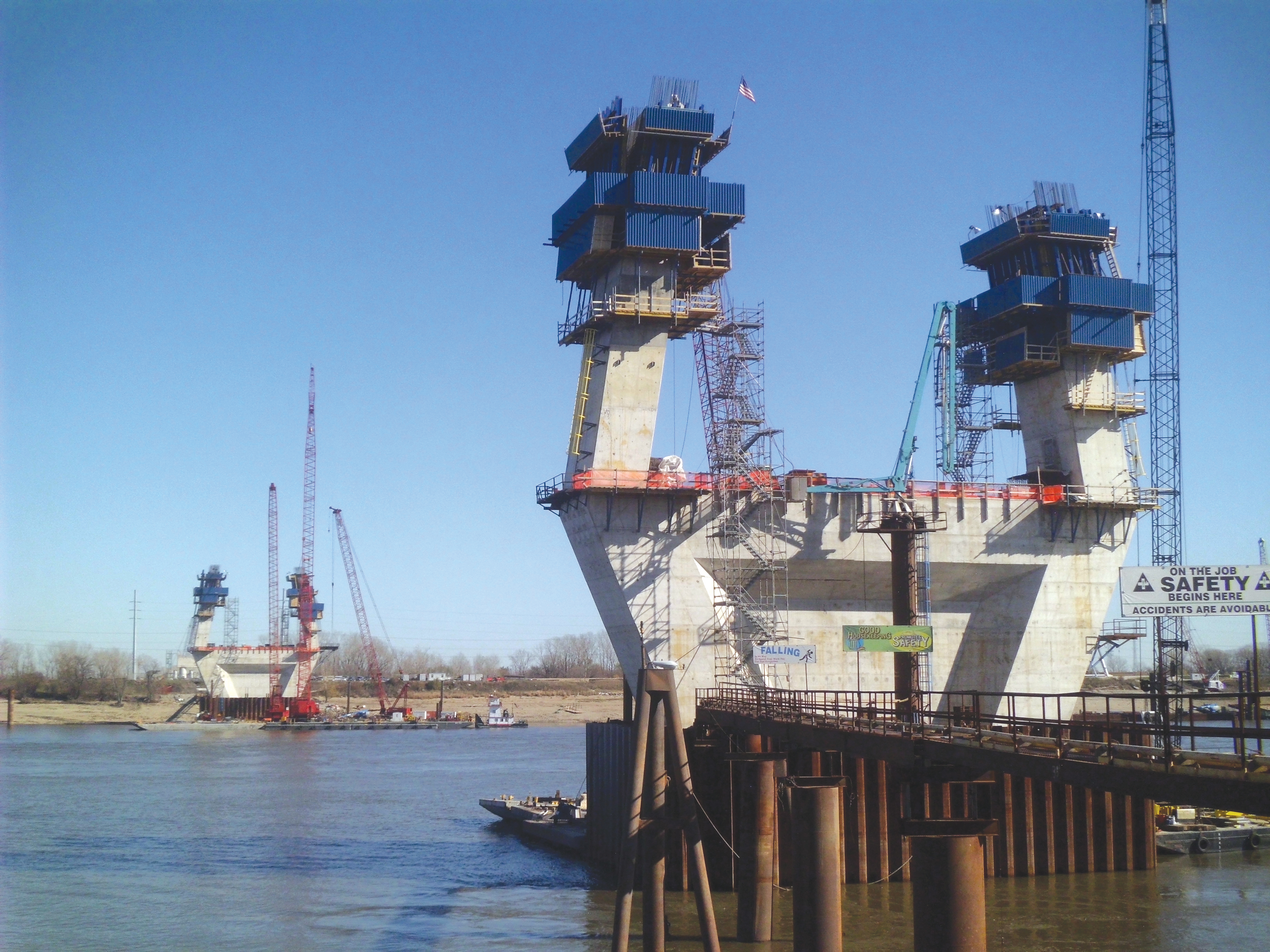 The Mississippi River Bridge is a cable stay bridge construction with two pylons and the tower elevates to 123m above the footing. Photo: Doka WH Apr 12 P39 1
