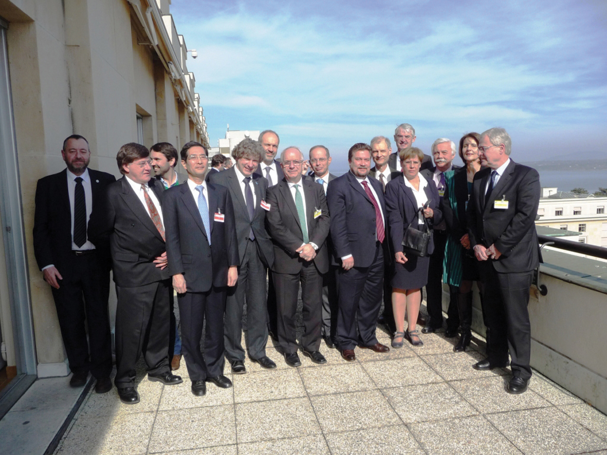 Speakers and Chairs gather before the UN ITS kick-off session WH 12 P21 1