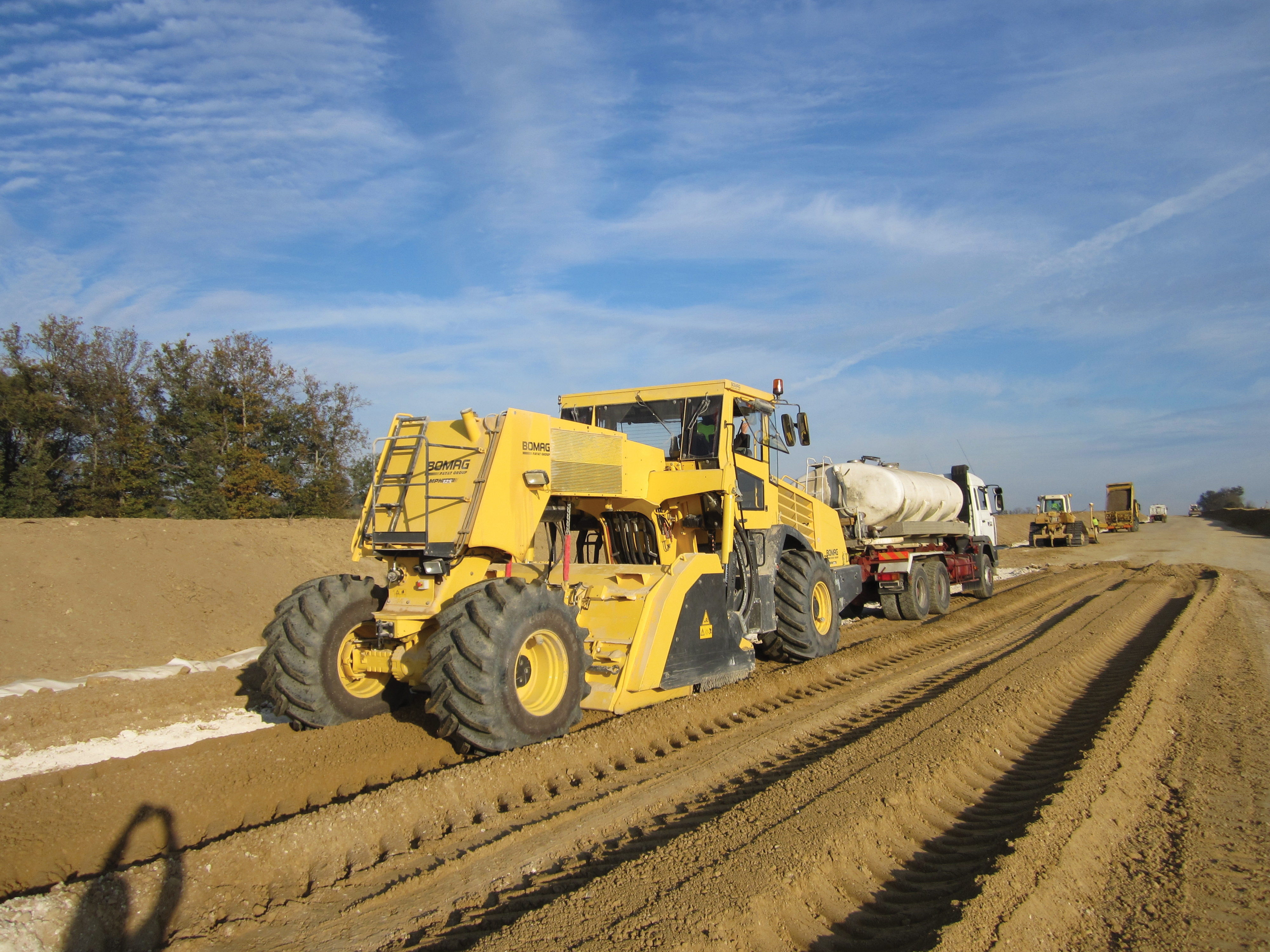 Innovative mixing technology boosts performance for BOMAG's MPH 125 stabiliser/reclaimer WH May 12 p54 2