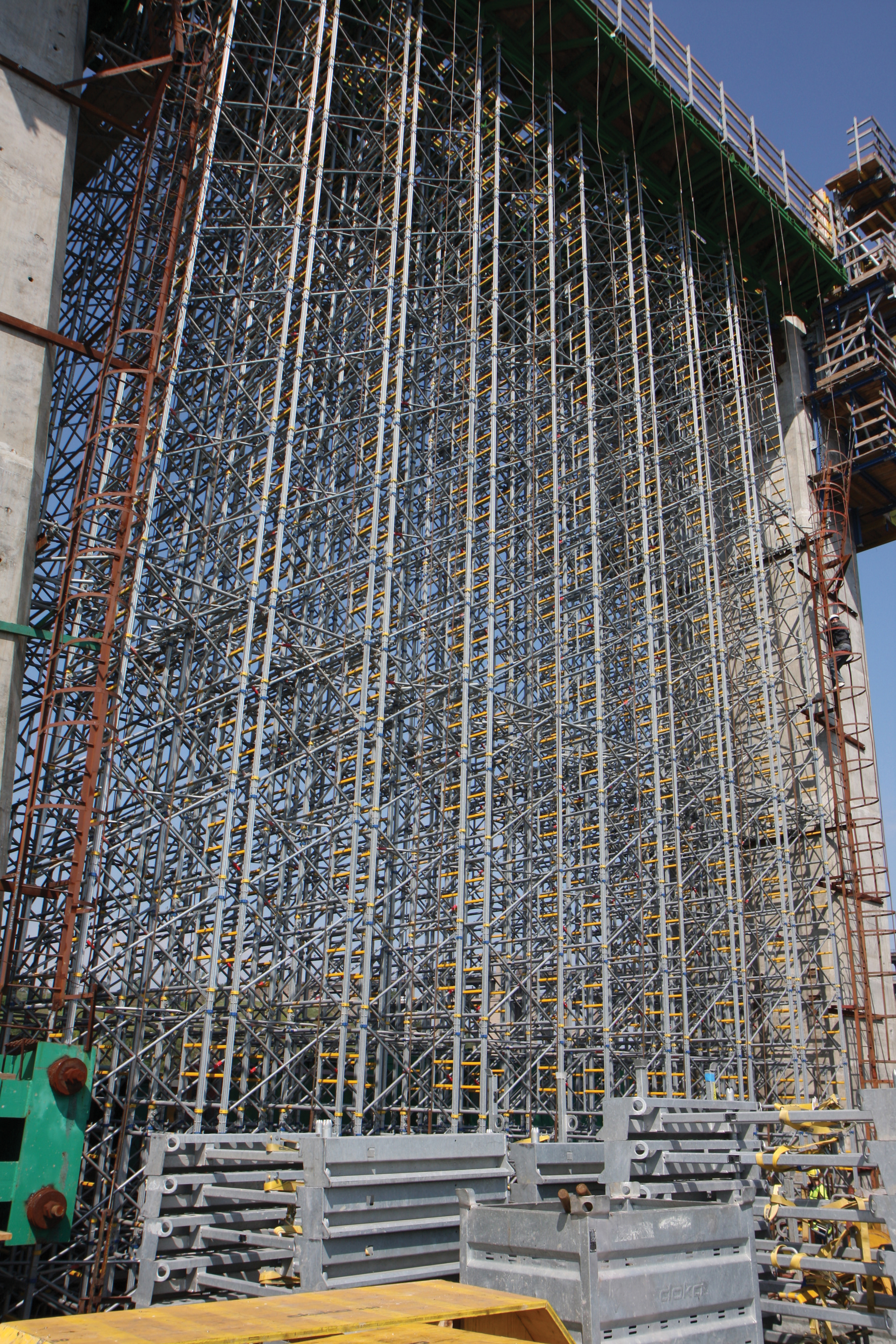 Doka formwork is being used on two suspension towers for the new multi-lane cable-stayed bridge in Zaporozhye, Ukraine Doka formwork is being used on two suspension towers for the new multi-lane cable-stayed bridge in Zaporozhye, Ukraine