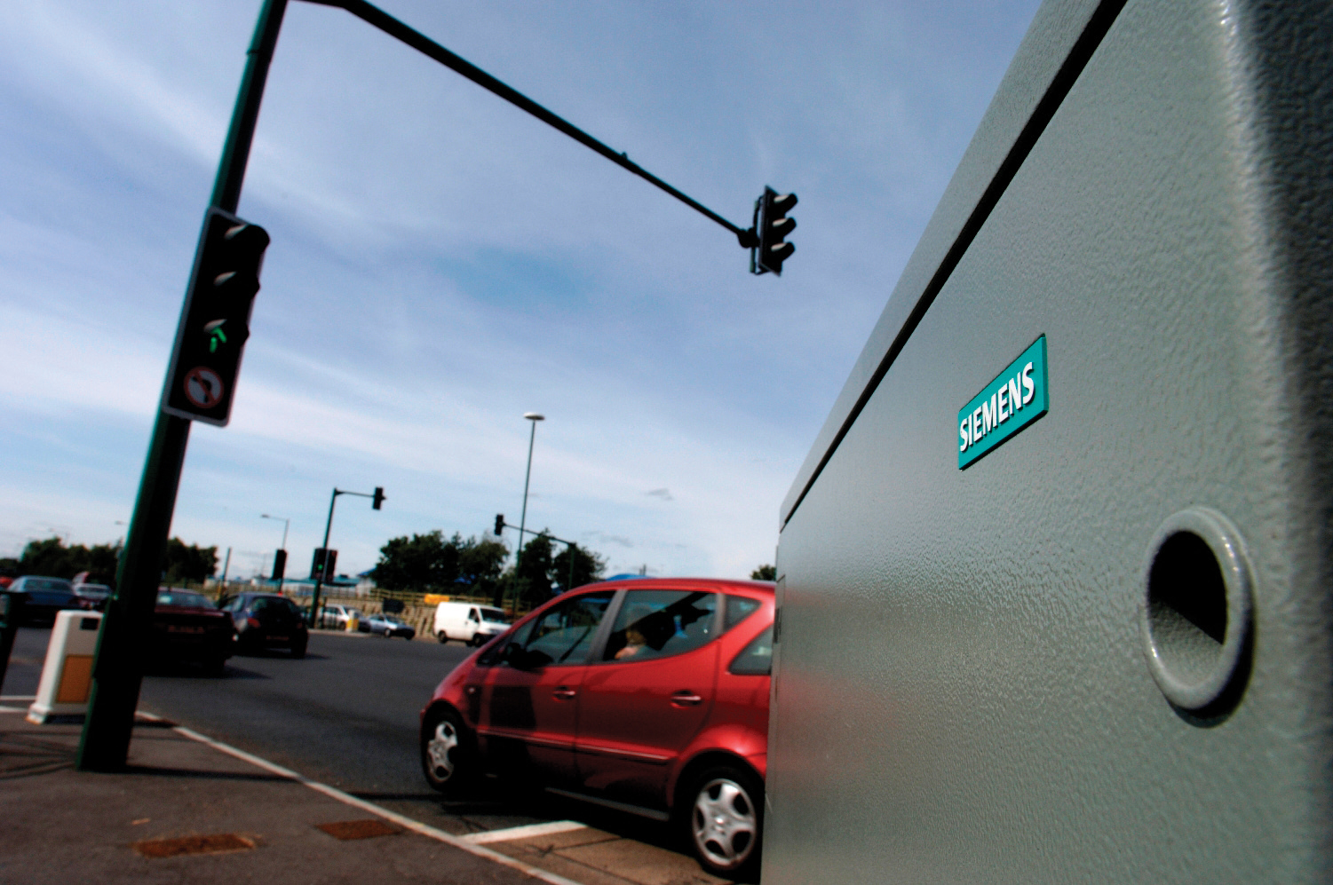 Siemens is installing a new city-wide IP-communications network in Leeds Siemens is installing a new city-wide IP-communications network in Leeds