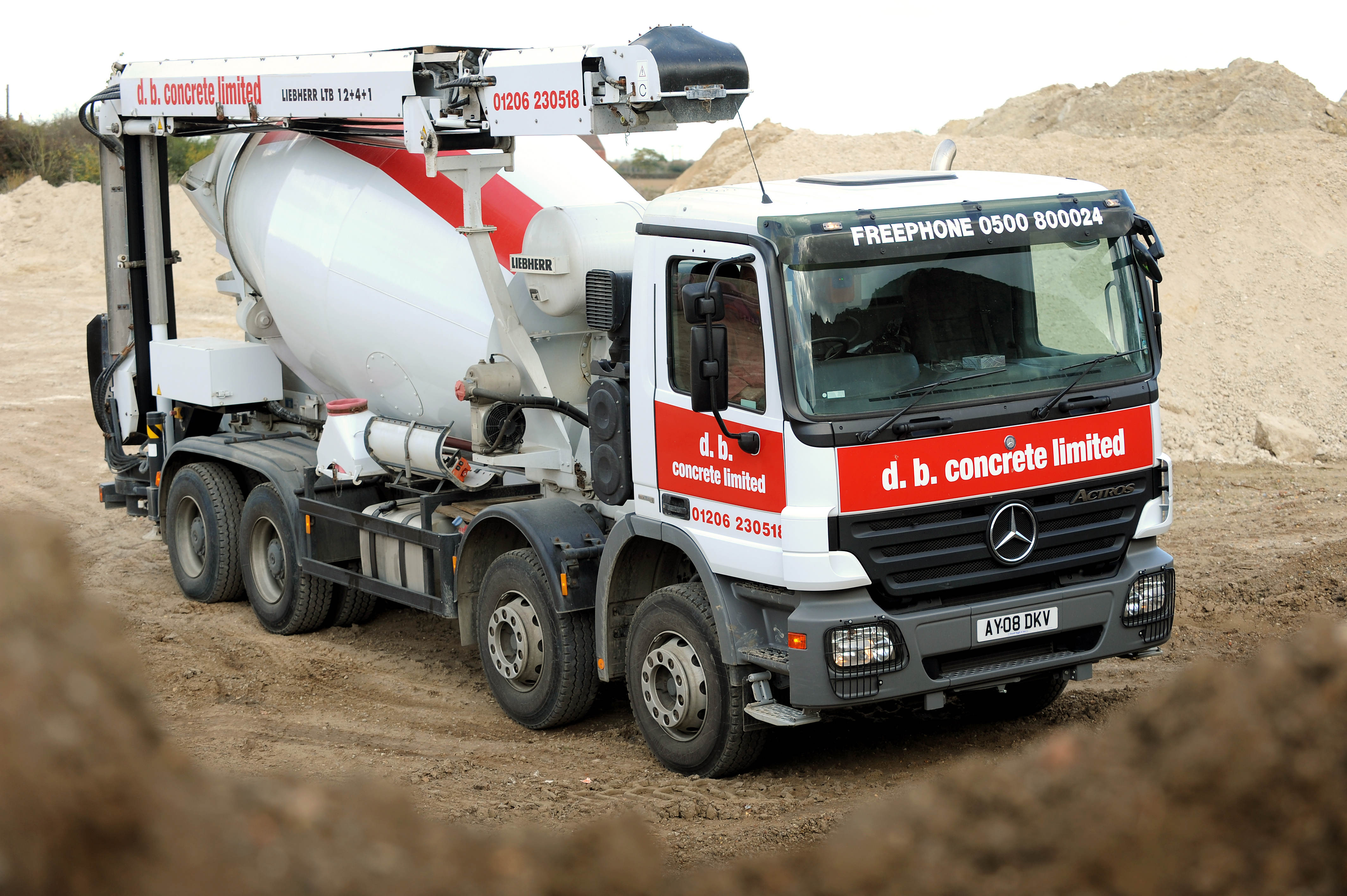 DB Concrete's new Liebherr machine also features an optional wireless remote control system. WH JF 09 P 55 2