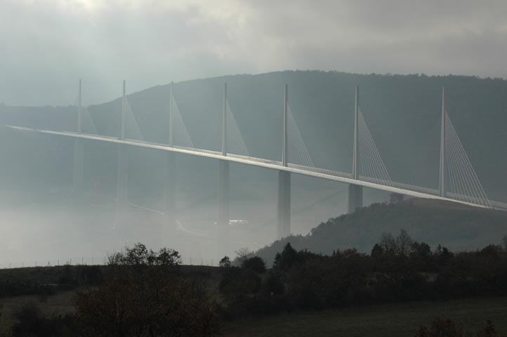 Virlogeux said that the award winning Millau Bridge in France is a good example of an iconic structure that features sound engineering principles and was not extremely costly to build
WH Jun 09 P 35