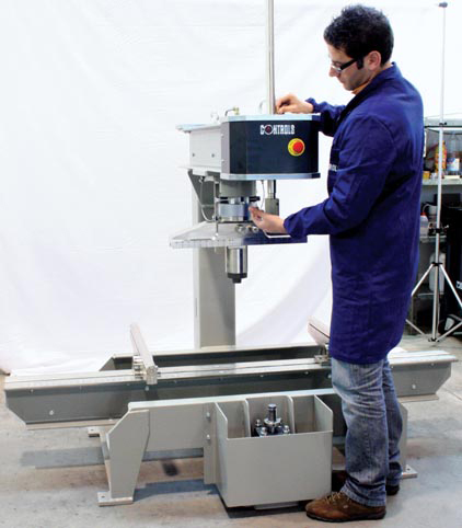 Controls' Frame Model 50-C1601/FR fitted with lower long bearers and upper pad for flexure test on kerbs to EN 1338
WH Jun 09 P 22 1